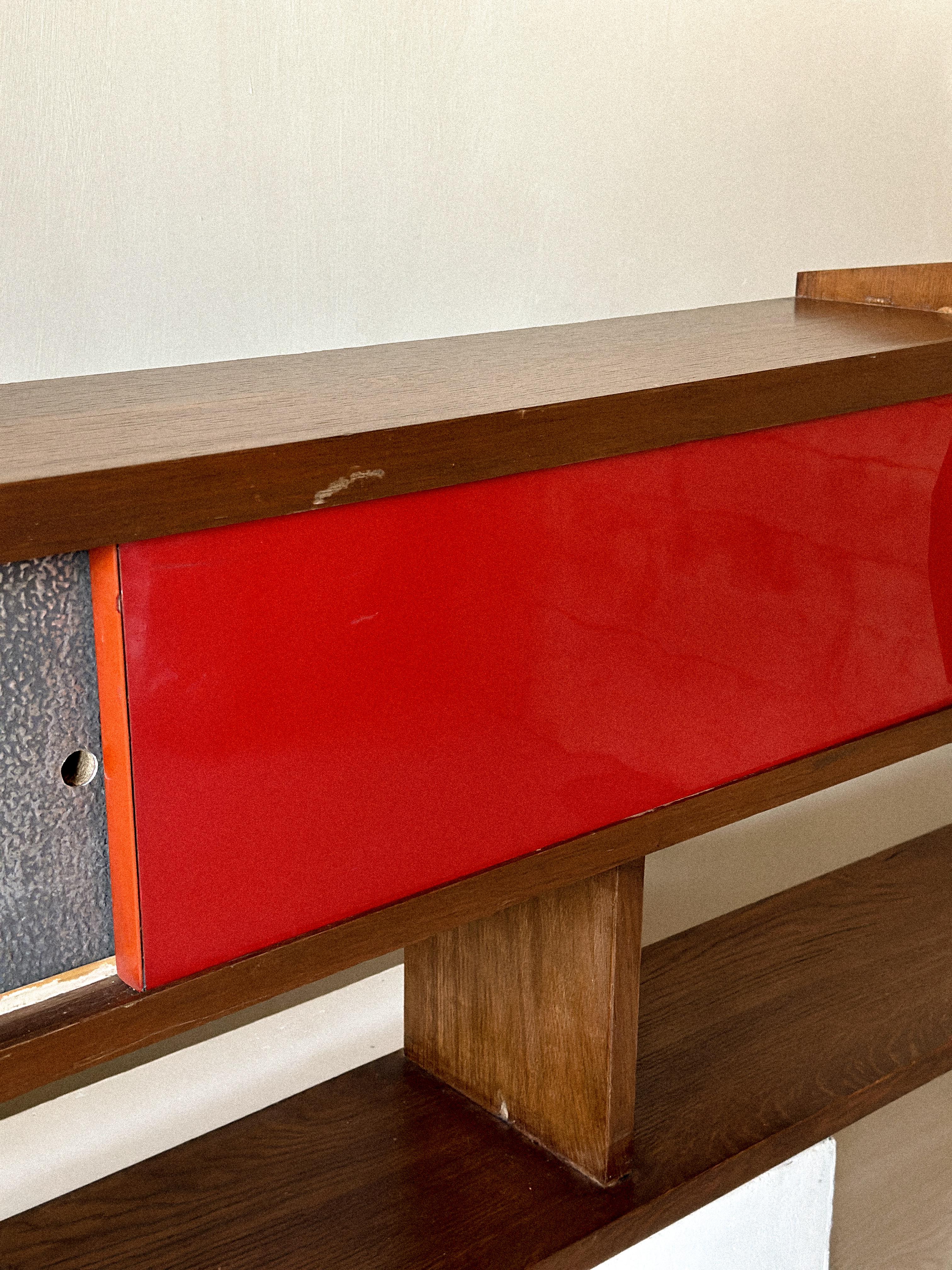 A Mid-Century Bookshelf in style of Charlotte Perriand, France, c. 1950s For Sale 3