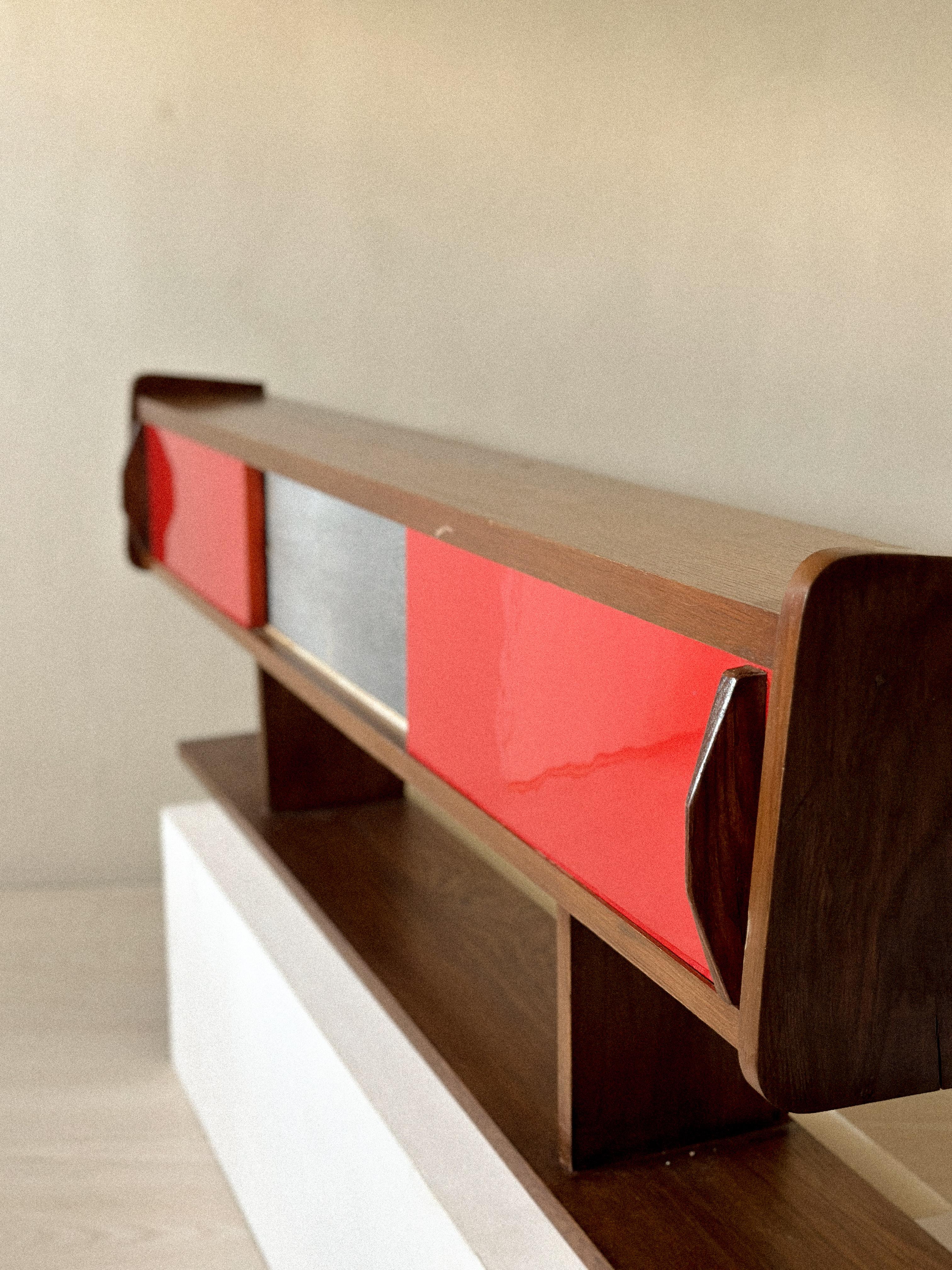 A Mid-Century Bookshelf in style of Charlotte Perriand, France, c. 1950s In Good Condition For Sale In Hønefoss, 30