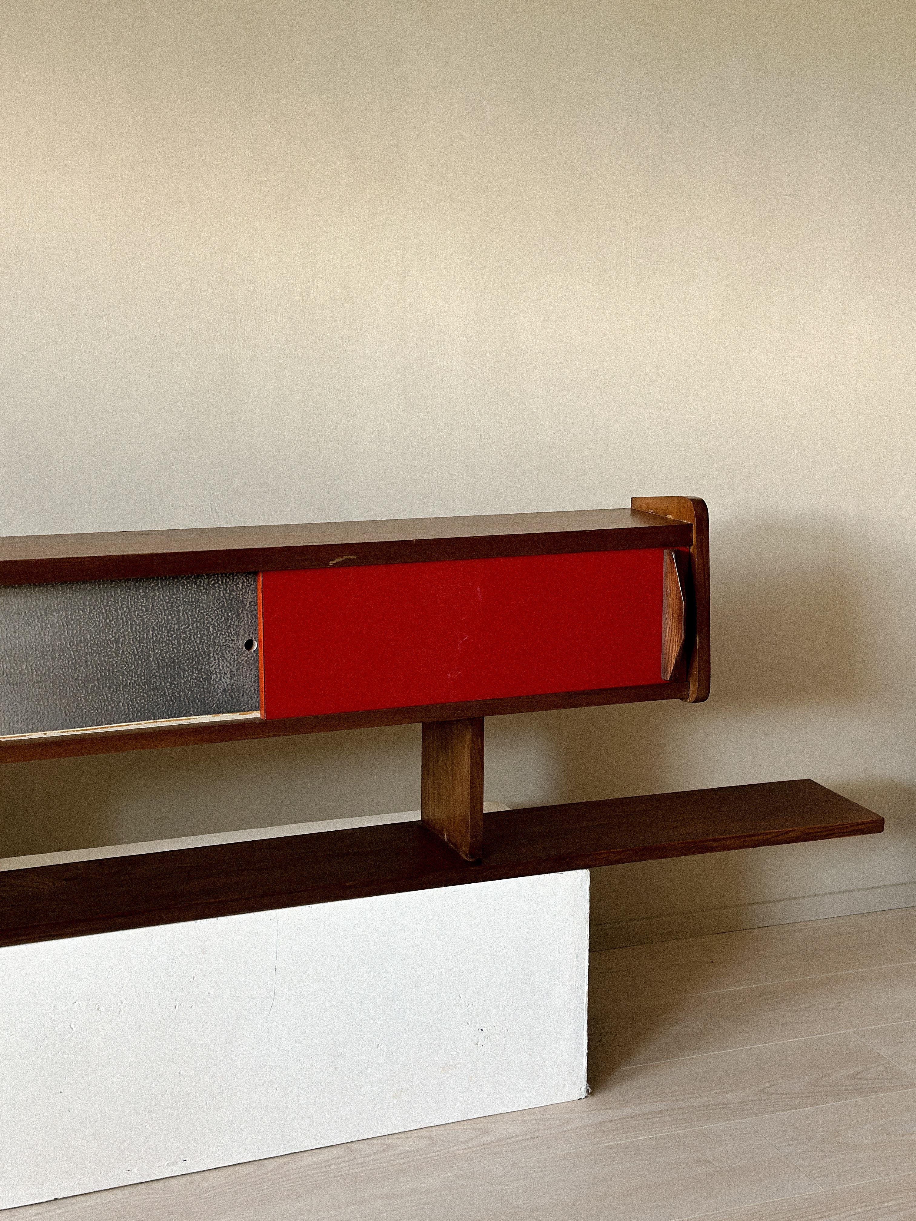 A Mid-Century Bookshelf in style of Charlotte Perriand, France, c. 1950s For Sale 9