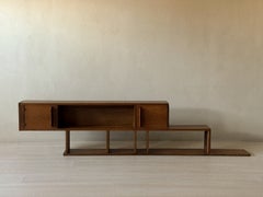 Estantería de pared de roble de mediados de siglo, al estilo de Charlotte Perriand, Francia, hacia la década de 1950