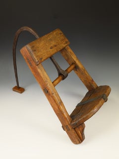 Seltener französischer Buchständer aus Holz im volkstümlichen Stil, ehemals Sitz eines Dachdeckers, um 1800