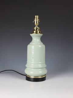 Lampe de table française de fin du XIXe siècle, de type « bouillotte », en laiton, avec abat-jour en tôle réglable