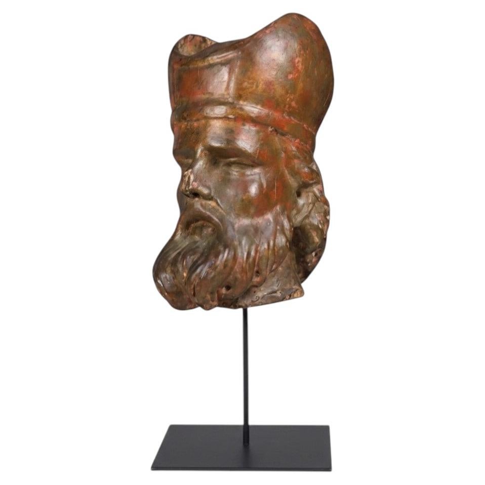 Busto policromado de un obispo, tallado en madera, del siglo XVIII, estilo eclesiástico continental en venta