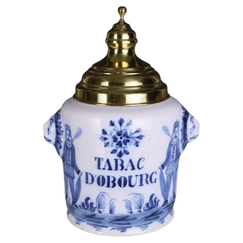 Grande jarre à tabac de Delft aux Pays-Bas, « Tabac d'Obourg », avec couvercle en laiton, vers 1880-1910 en vente