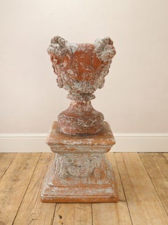 Maceta de jardín de terracota con pedestal de Doulton & Lambert, Londres, del siglo XIX