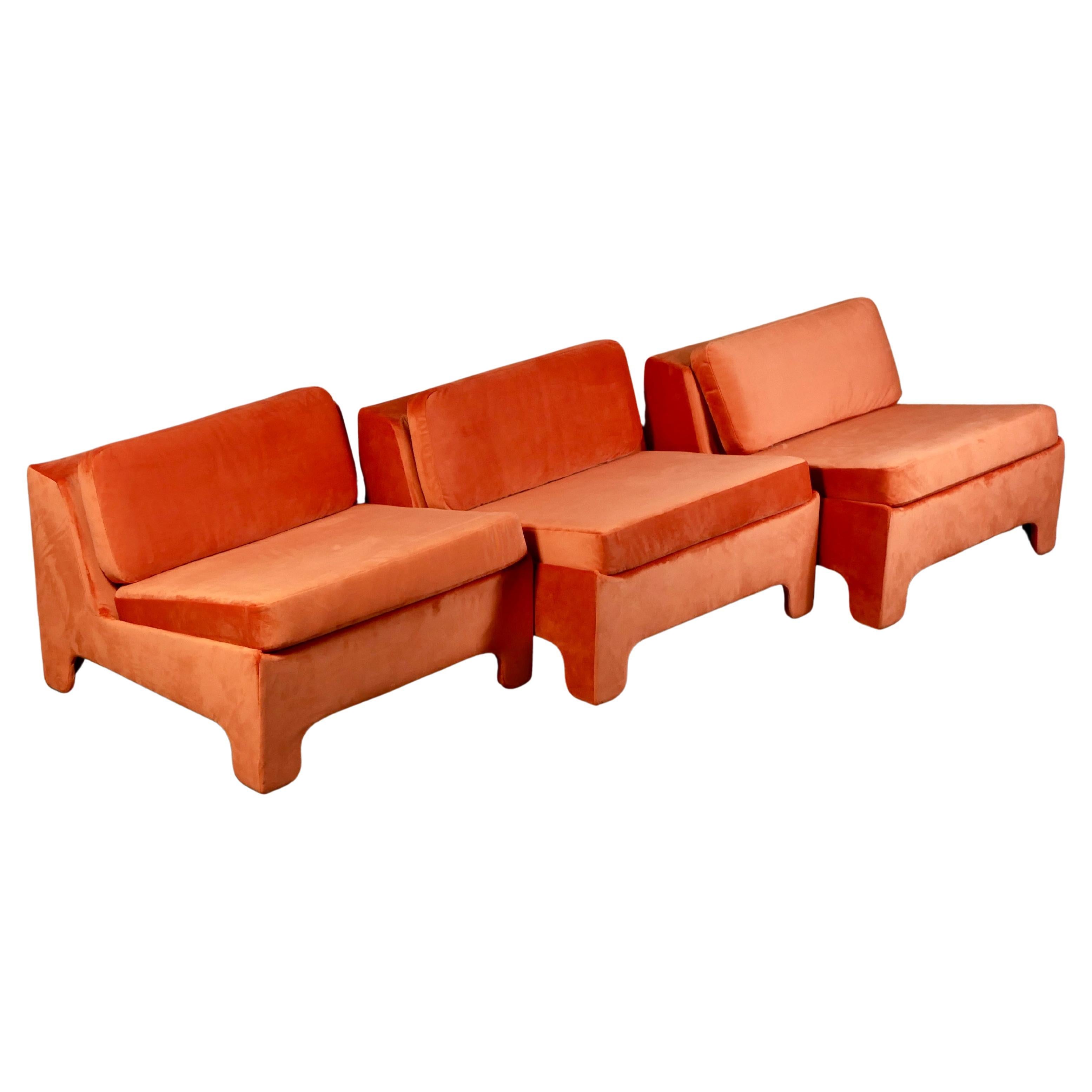 Beautiful and rare set of 3 armchairs made by Beaufort in Brussels, Belgium, in the 1970s.
Entirely reupholstered in an orange soft velvet.
Dimensions : H53, W76, D75
