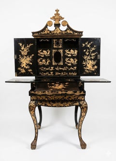 Armadio cinese in stile Regency con decorazioni chinoiserie e lacca dorata, destinato all’esportazione – Periodo Qing medio – Circa 1820