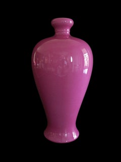 Vaso in porcellana “Garlic Mouth” con smalto carminio, tardo periodo repubblicano – Cina – XX secolo