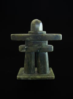 Sculpture d'inukshuk en jade néphrite canadien, de style inuit – Fin du XXe siècle