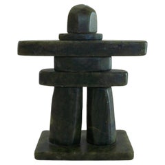 Sculpture d'inukshuk en jade néphrite canadien, de style inuit – Fin du XXe siècle