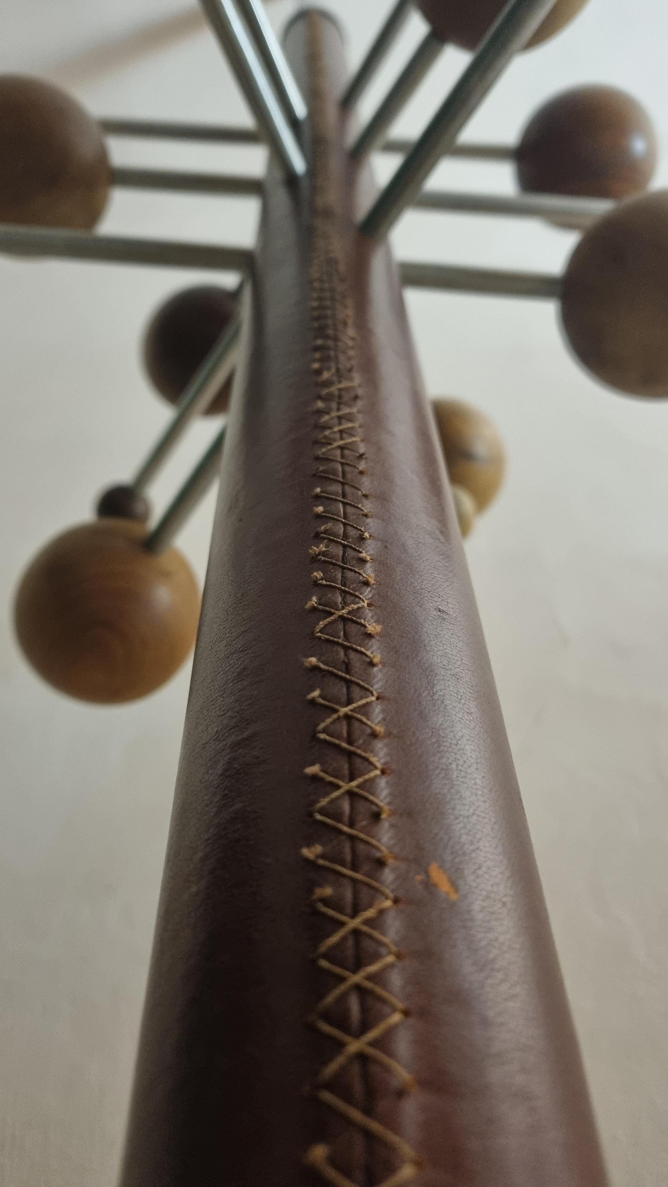 Iconic AT 16 coat rack designed by Osvaldo Borsani for Tecno, 1961. in vendita 2