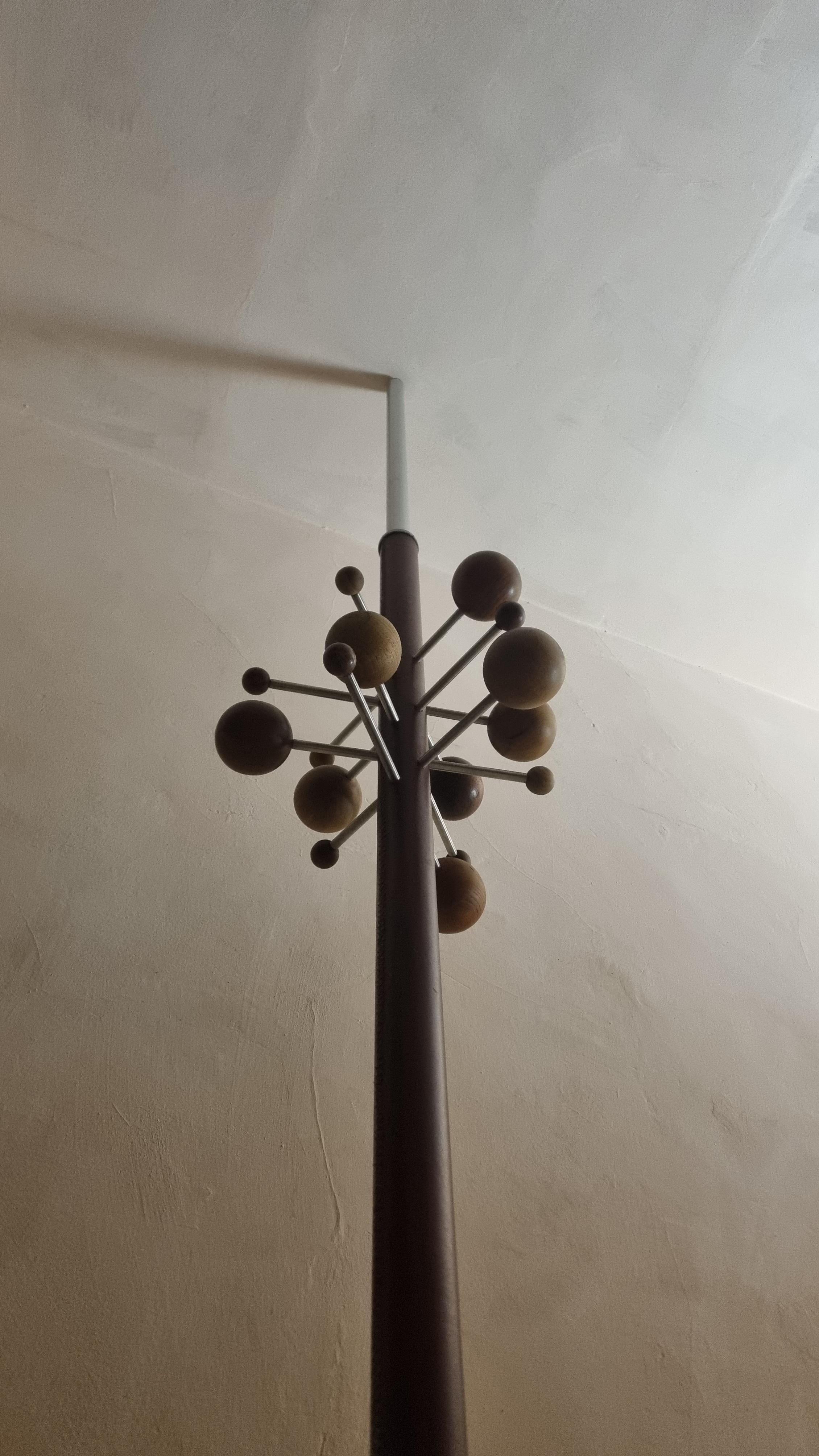 Italian Iconic AT 16 coat rack designed by Osvaldo Borsani for Tecno, 1961. in vendita