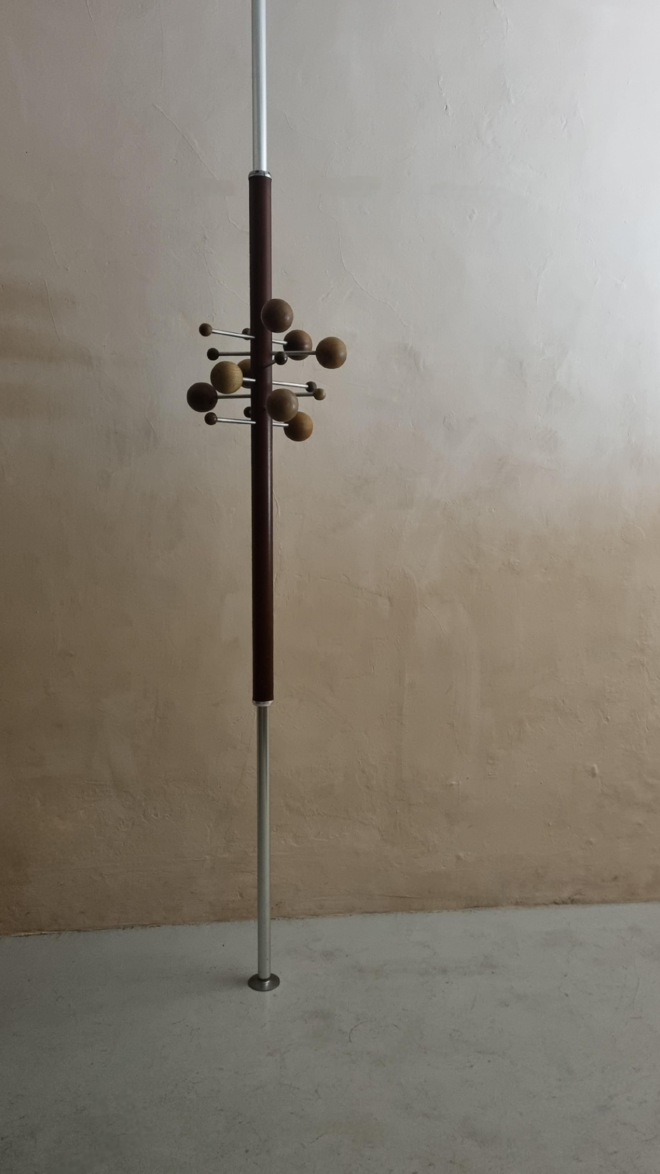 Mid-20th Century Iconic AT 16 coat rack designed by Osvaldo Borsani for Tecno, 1961. in vendita