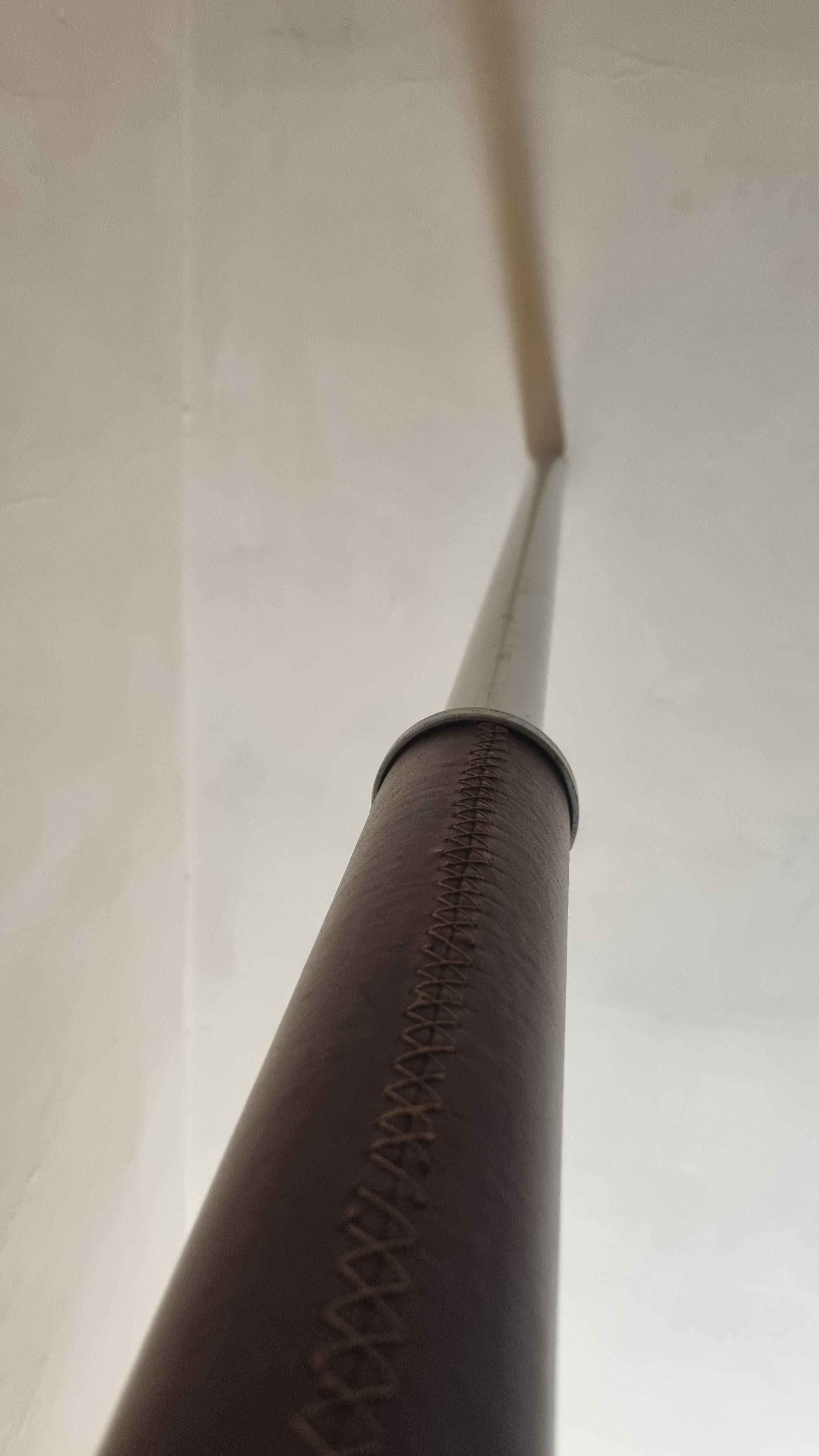 Iconic AT 16 coat rack designed by Osvaldo Borsani for Tecno, 1961. In condizioni buone in vendita a Arezzo, Italy