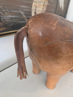 Handgefertigte Lederskulptur im Vintage-Stil von Dimitri Omersa in Form eines Nashorns, England