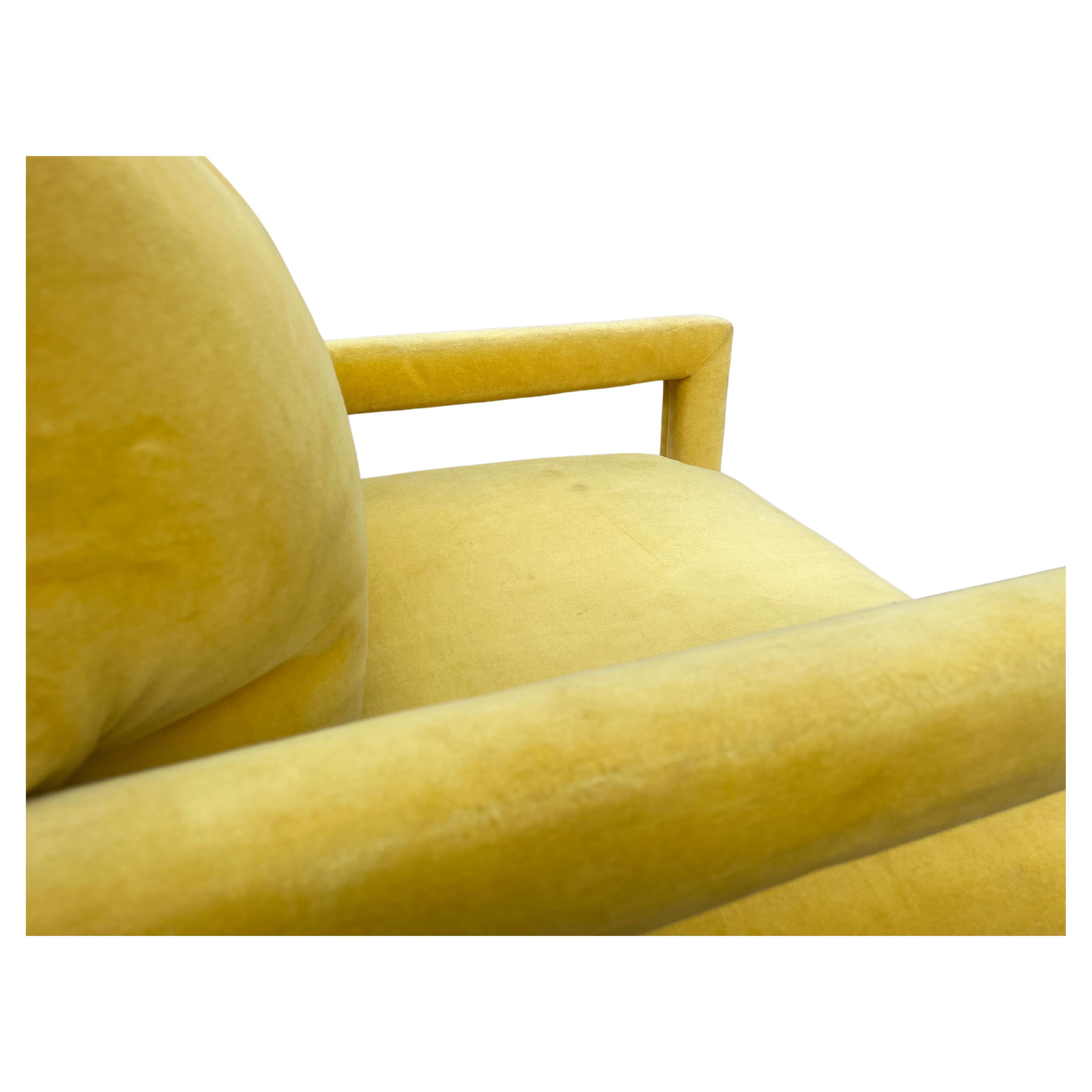 Mid-Century Modern Paire de chaises Parsons Milo Baughman en velours jaune, années 1960
