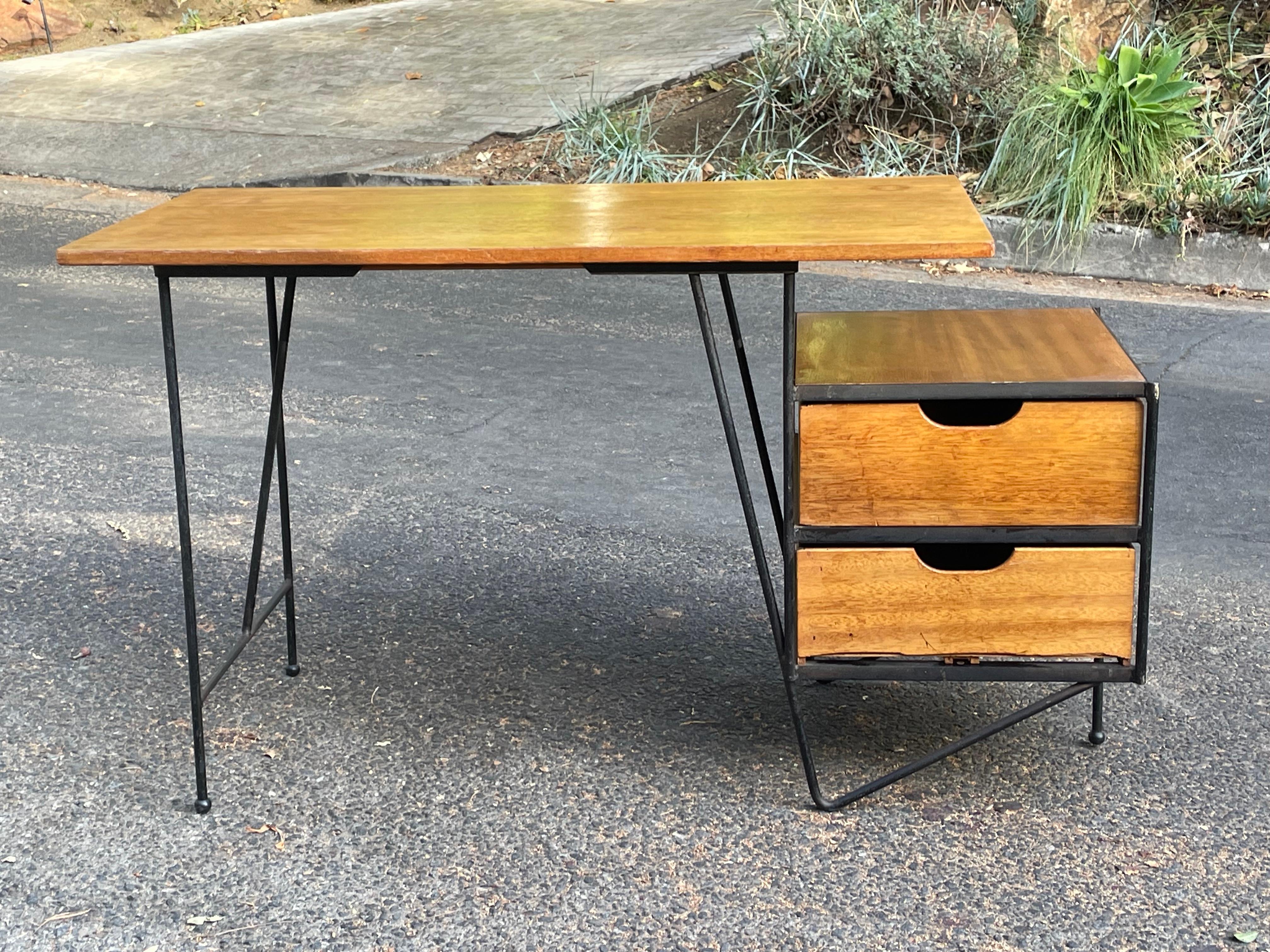 Vista of California Floating Modernist Desk, 1950s For Sale 4