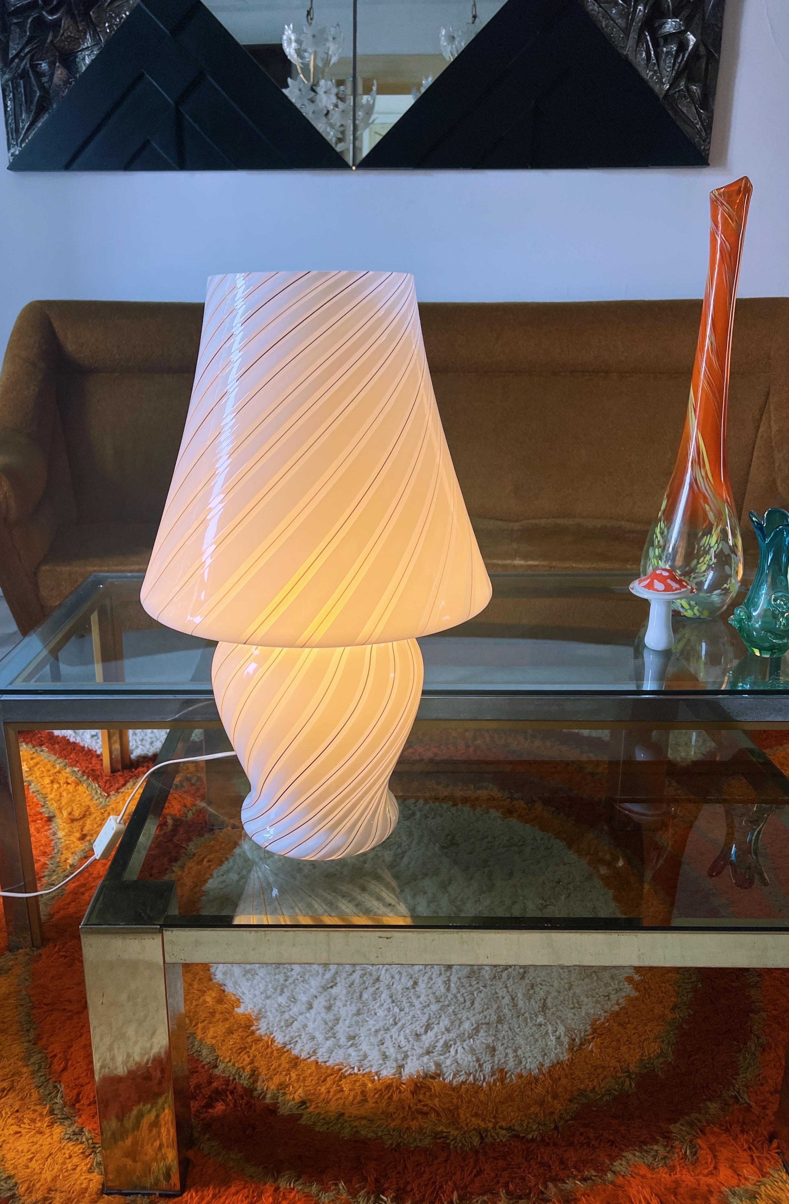 Mid-Century Modern Lampe de table champignon en verre de Murano des années 1970 en vente