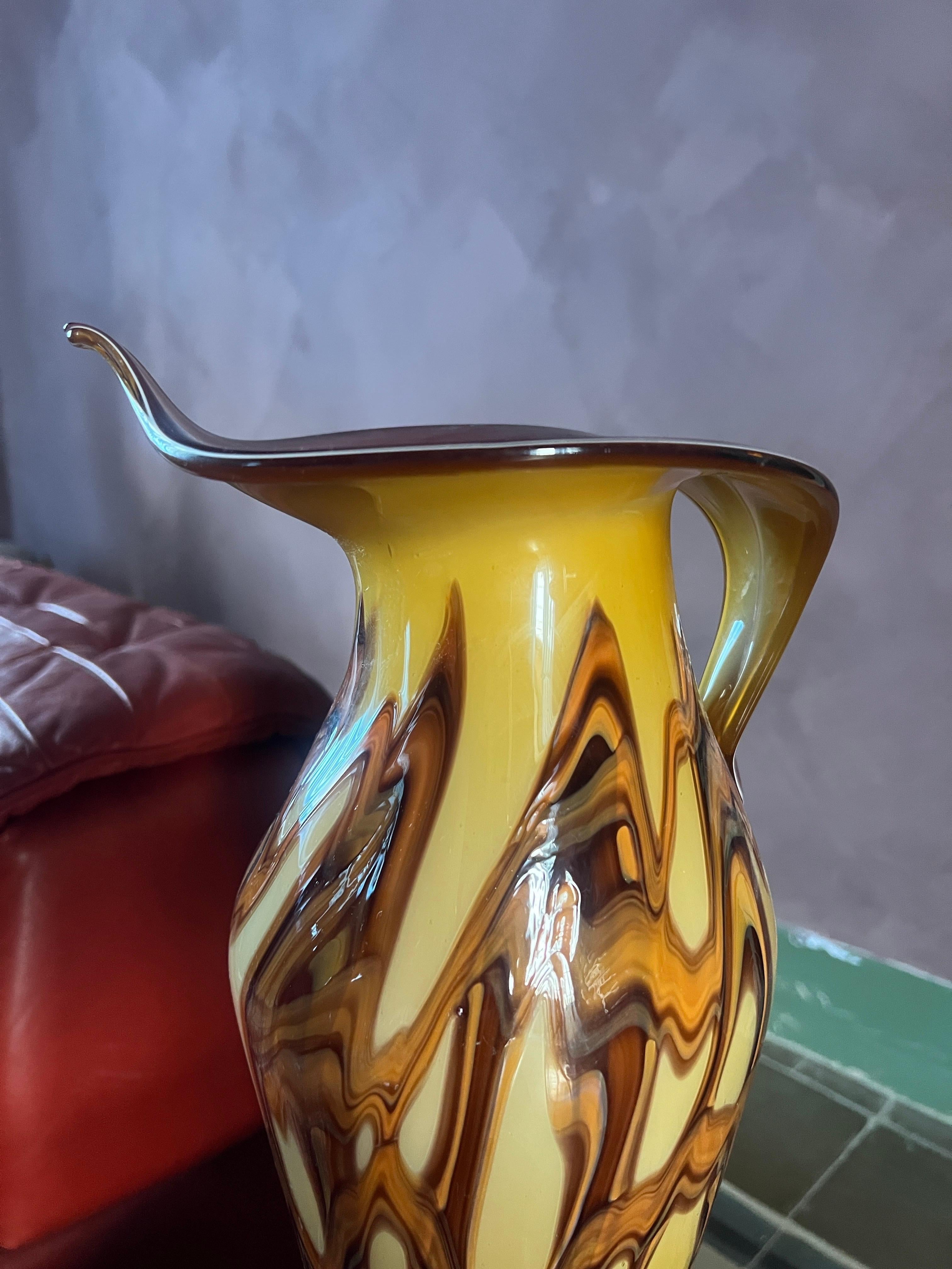 Vase en aluminium italien moderne du milieu du siècle  Une œuvre d'art des années 1970 en vente 29