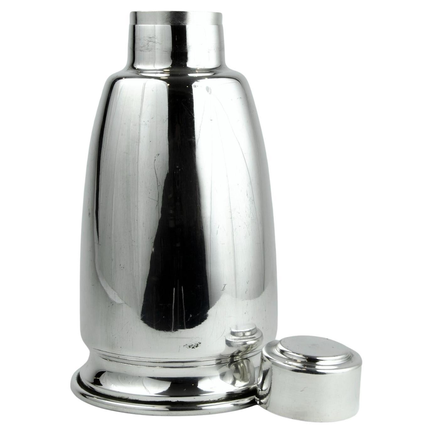 Christofle Silver Plated Shaker France 1960

Beautiful and authentic cocktail shaker, an unusual model due to its design. The comfortable size may require a strainer for certain types of cocktails.
Perfect for any occasion

Measurements

18,5