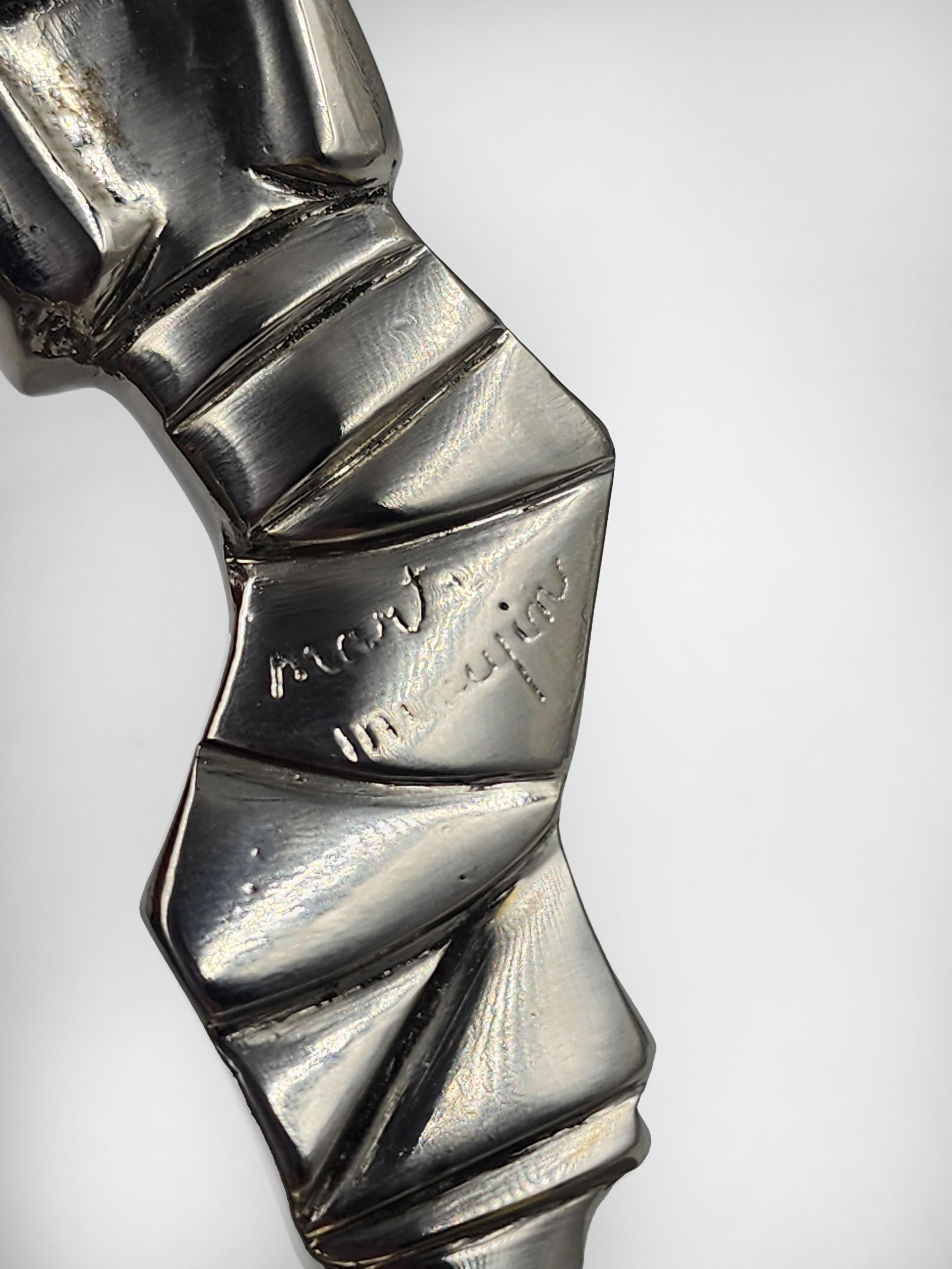 Argentino Coppia di figure in metallo argentato di Marta Minujin in vendita
