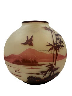 Vase Art nouveau en verre camée de Lunéville, signé Muller Frères
