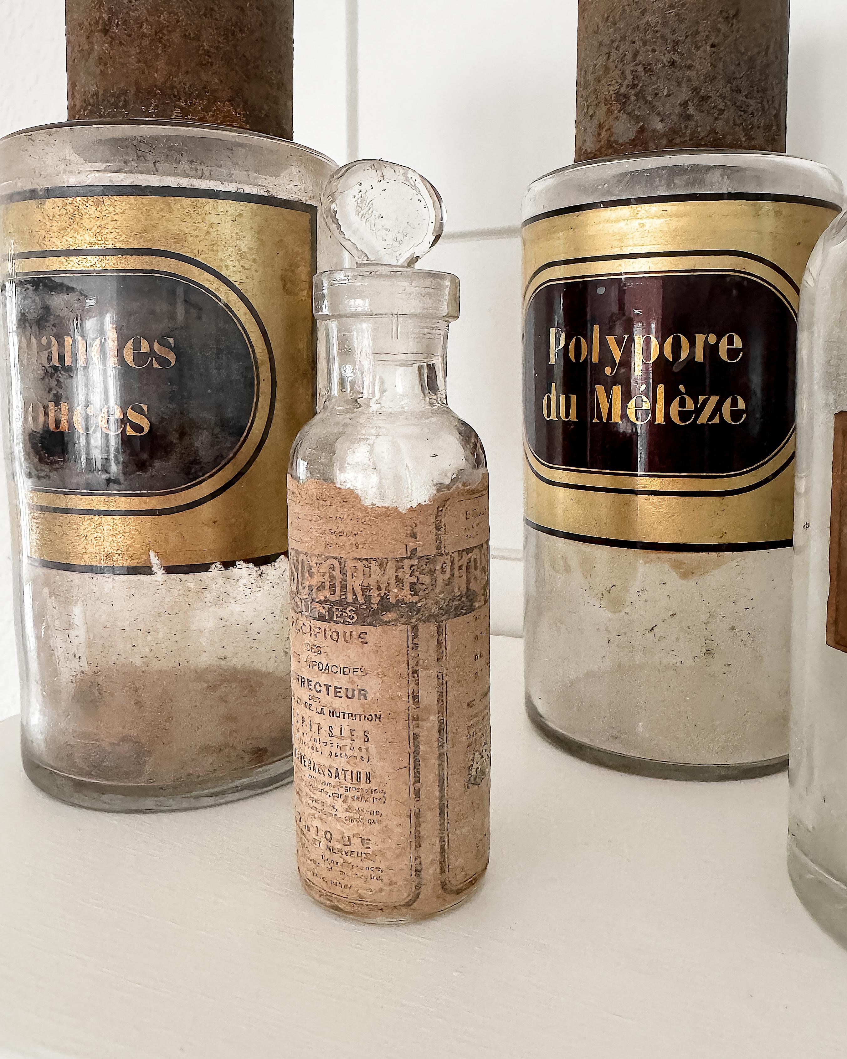 Set of 10 19th and 20th Century French Apothecary Bottles For Sale 3