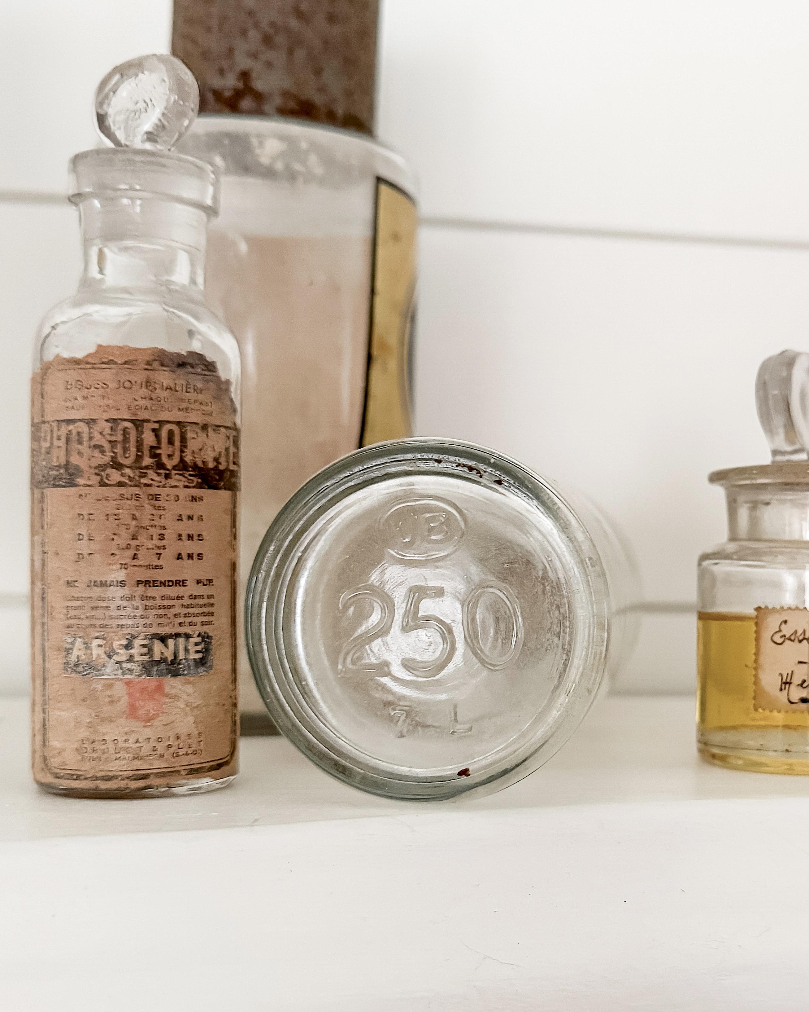 Set of 10 19th and 20th Century French Apothecary Bottles For Sale 11