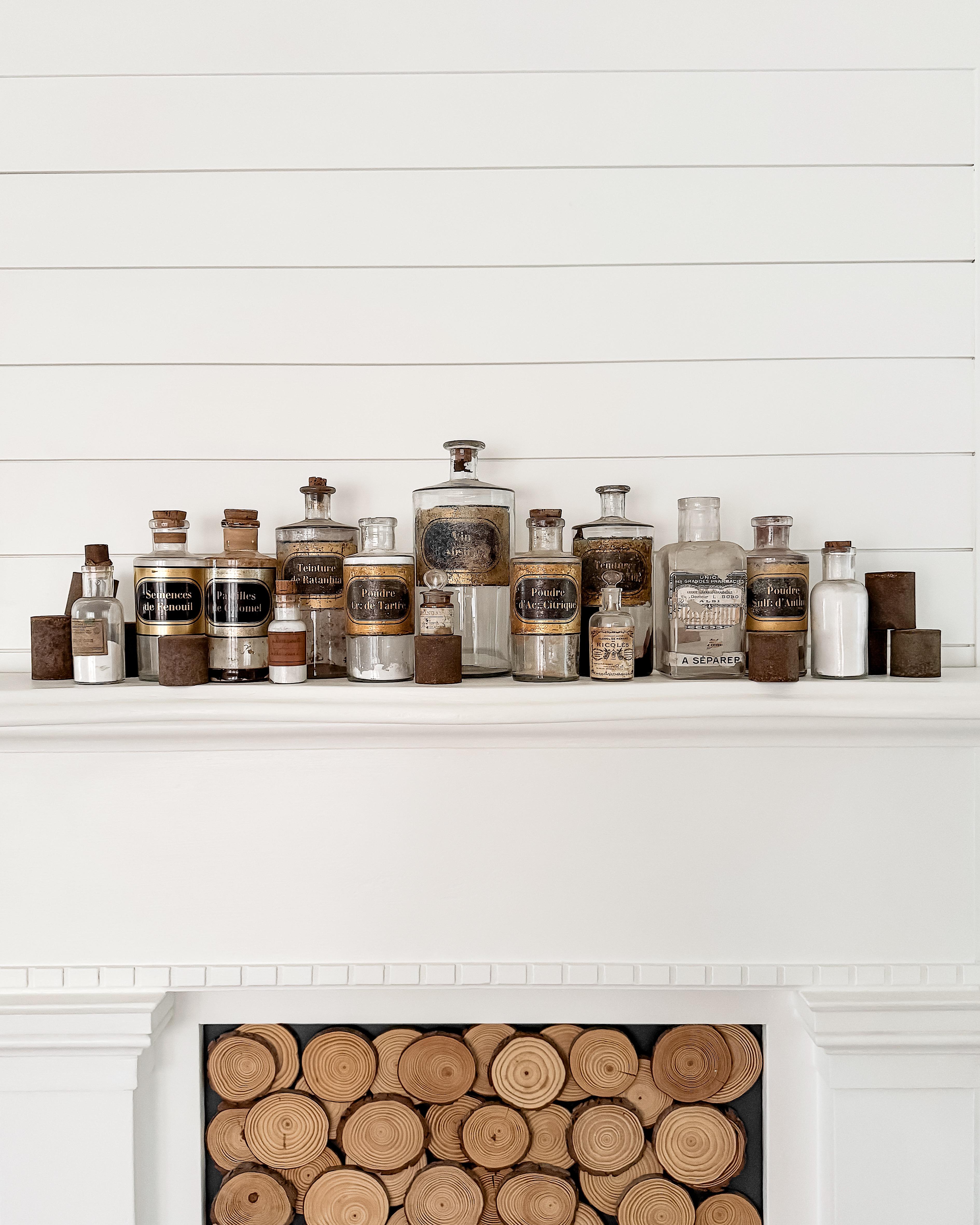 Set of 14 19th and 20th Century French Apothecary Bottles For Sale 7