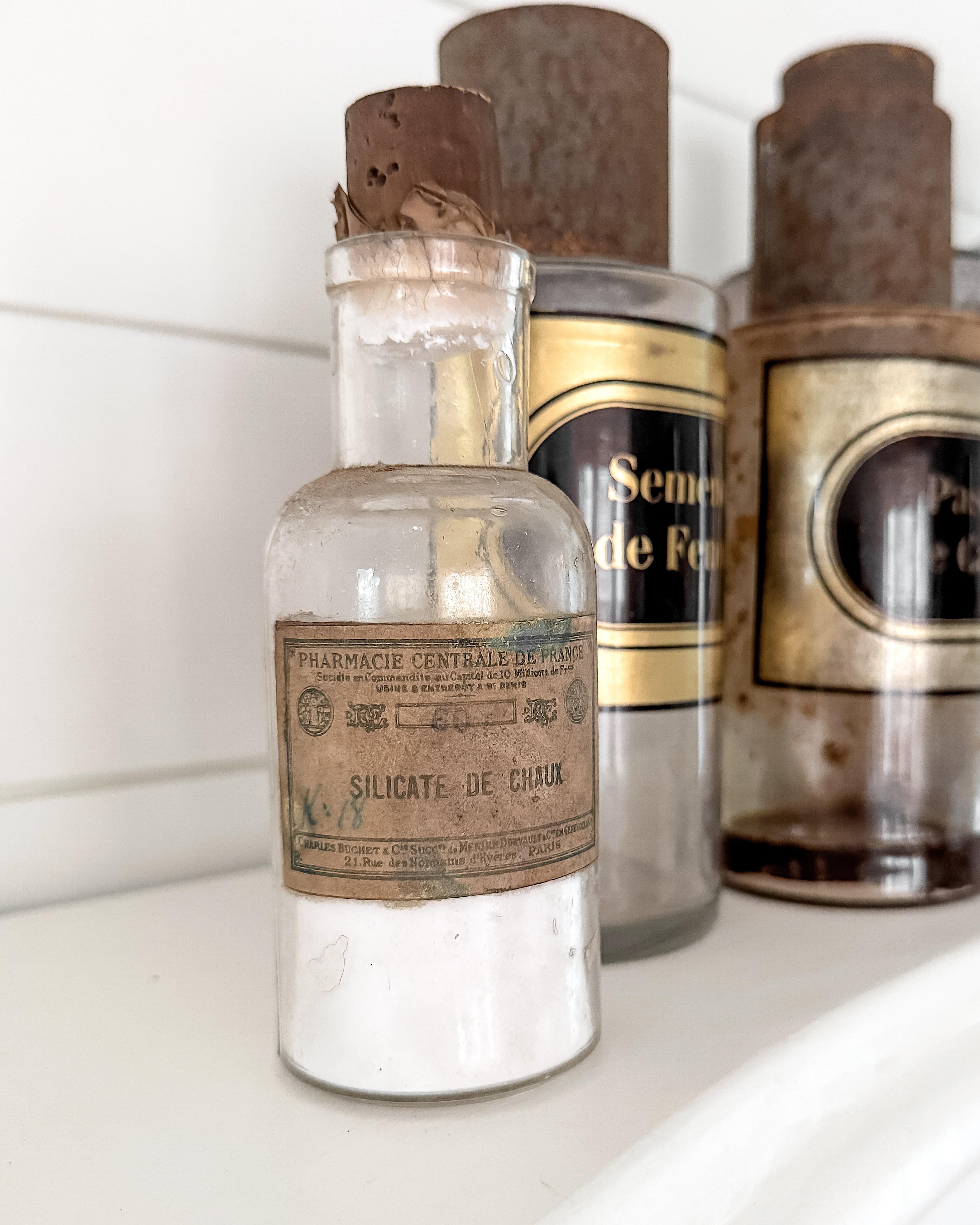 Set of 14 19th and 20th Century French Apothecary Bottles For Sale 3