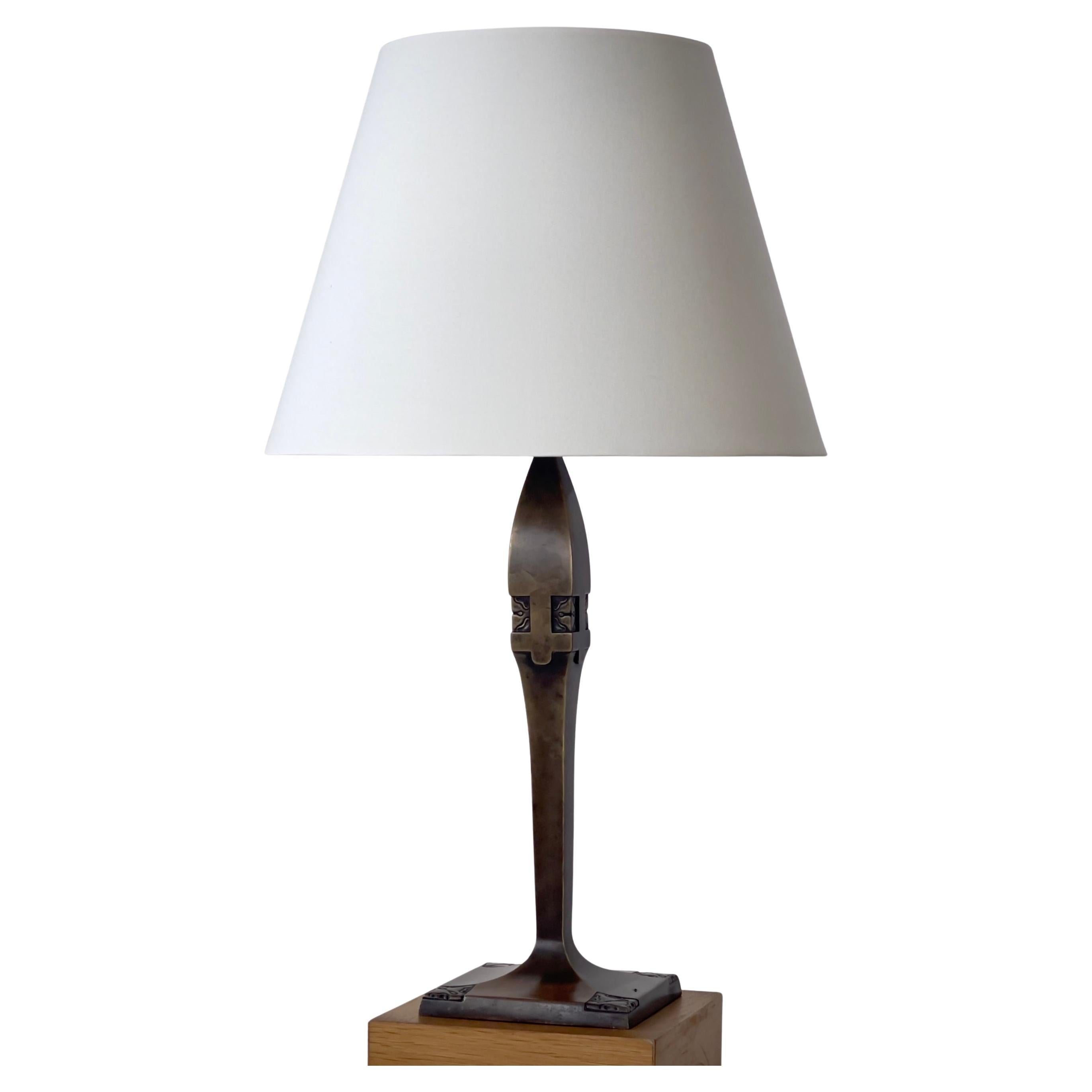Rare lampe de table en bronze massif patiné Thorvald Bindesbøll, Danemark, années 1900.