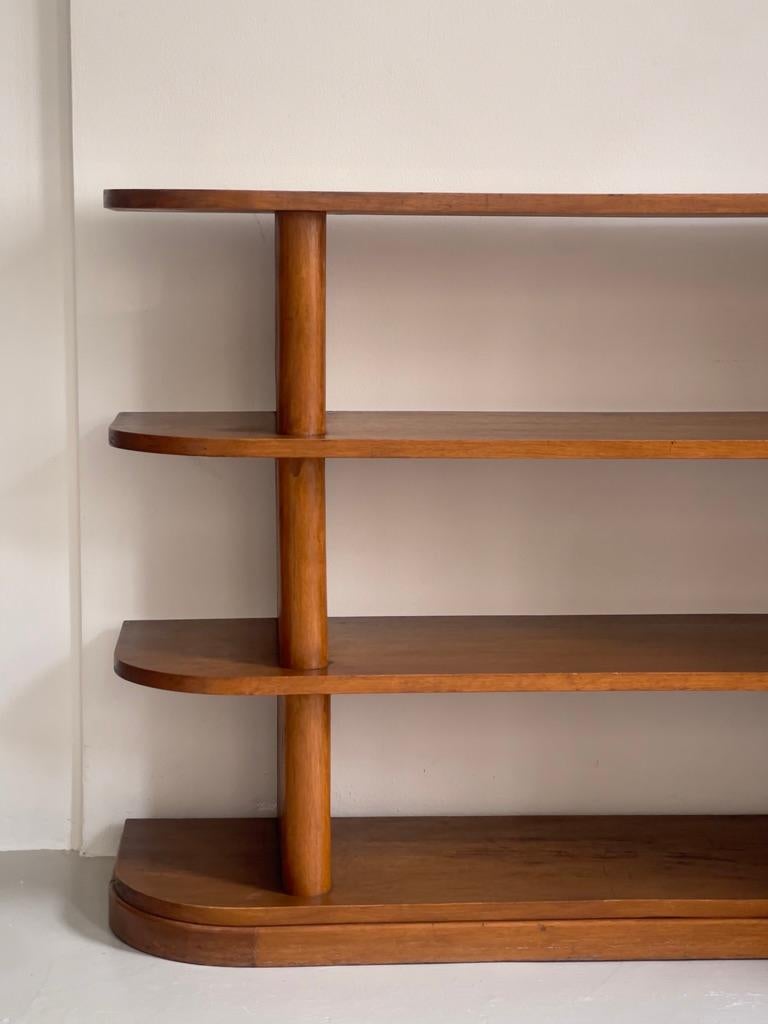 Scandinave moderne Bibliothèque d'angle moderniste originale en acajou, fabriquée par un ébéniste danois dans les années 1920. en vente