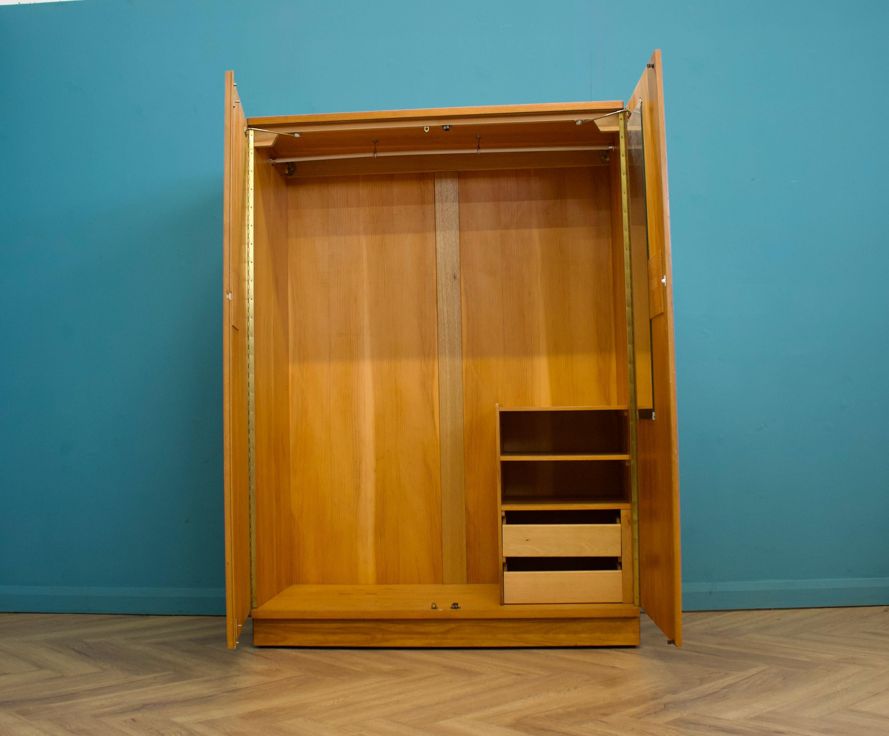 Teak Armadio in teak di Uniflex, anni '60 in vendita