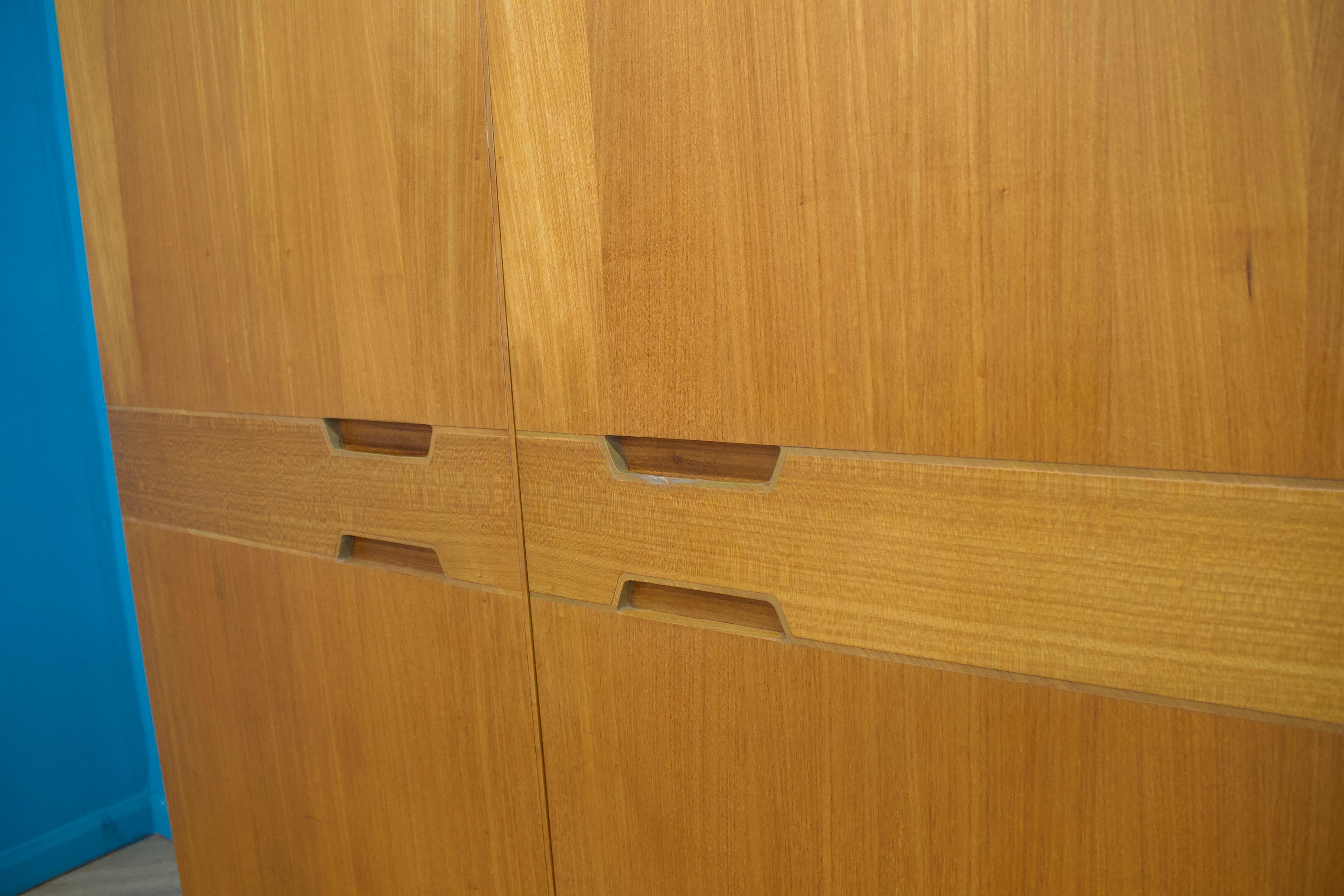 Armadio in teak di Uniflex, anni '60 in vendita 4