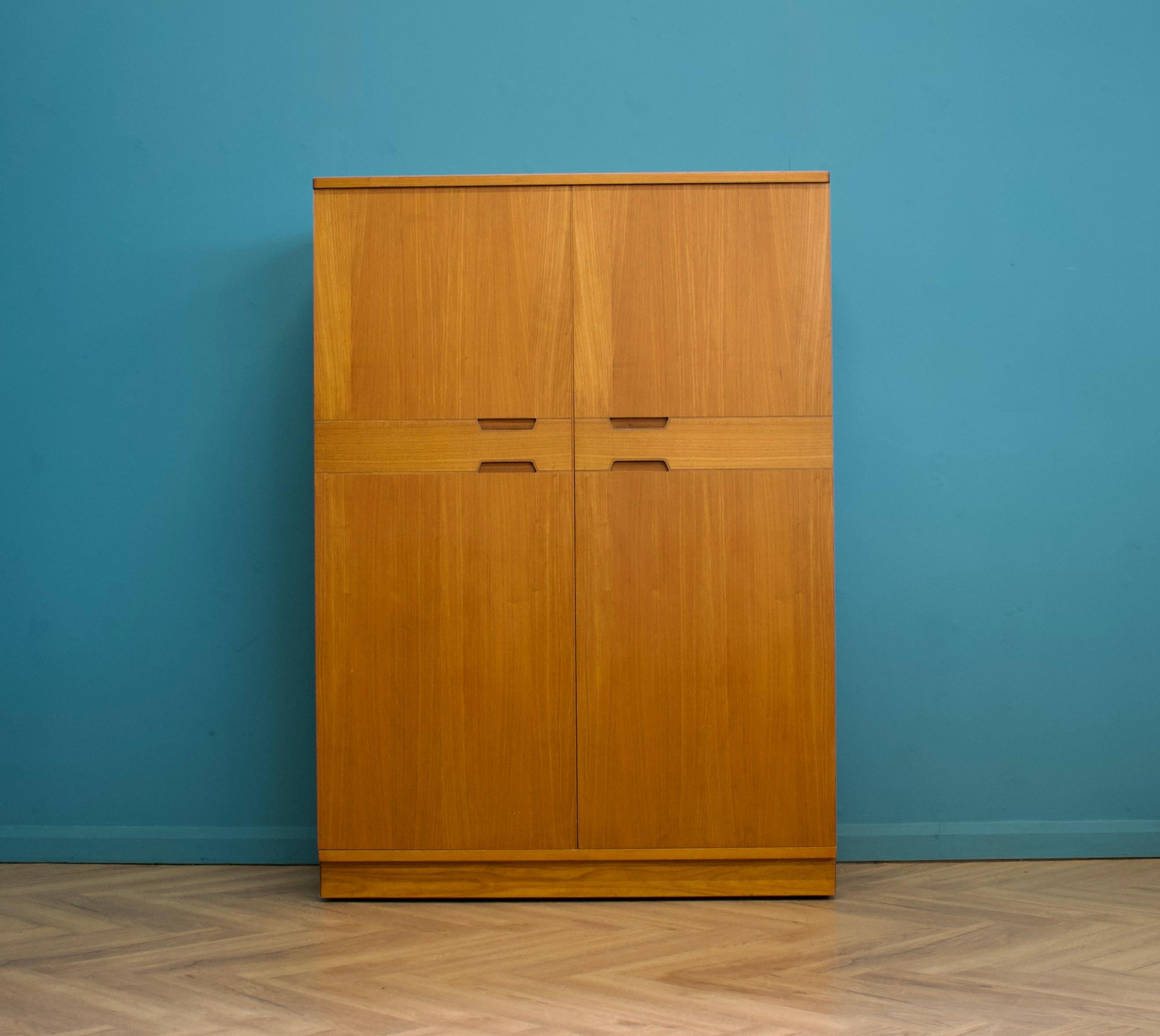 Impiallacciato Armadio in teak di Uniflex, anni '60 in vendita