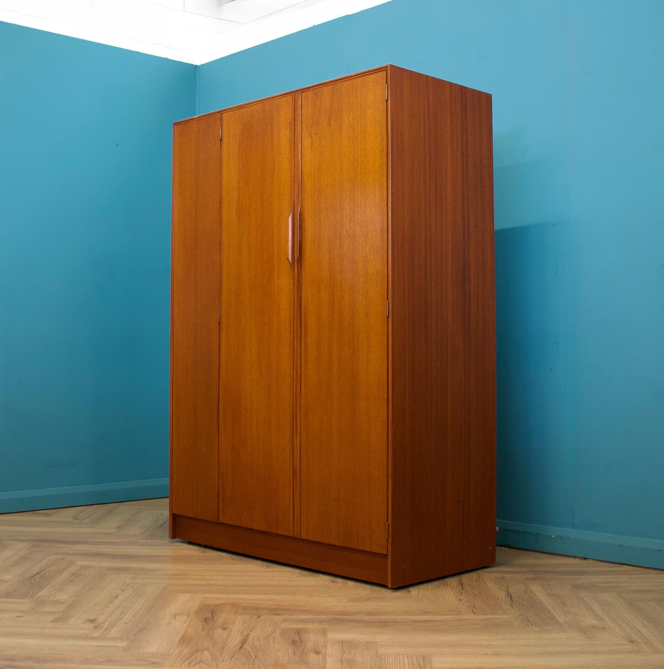 Armadio doppio in teak di Austinsuite, anni '60 In condizioni buone in vendita a South Shields, GB