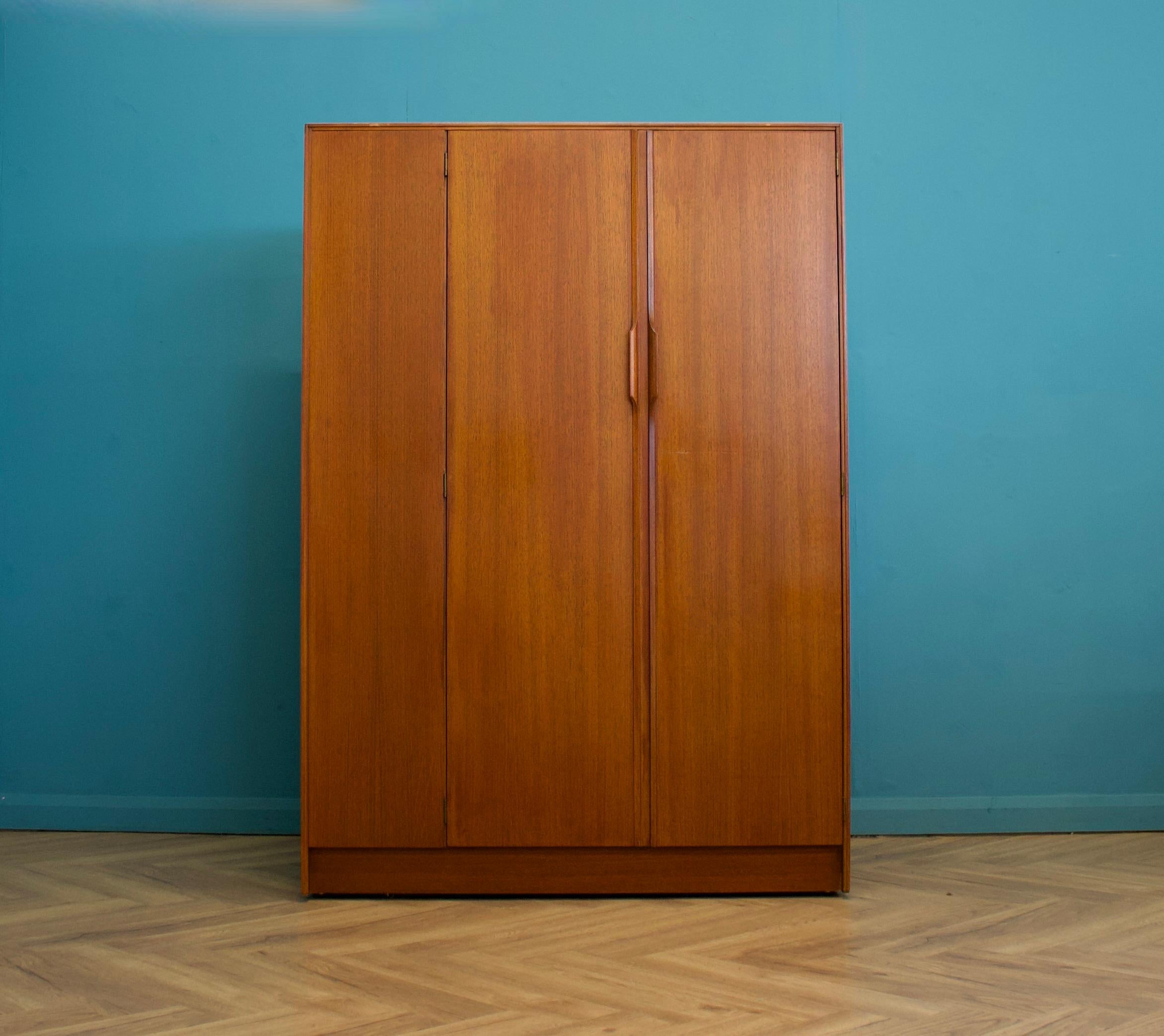 Impiallacciato Armadio doppio in teak di Austinsuite, anni '60 in vendita