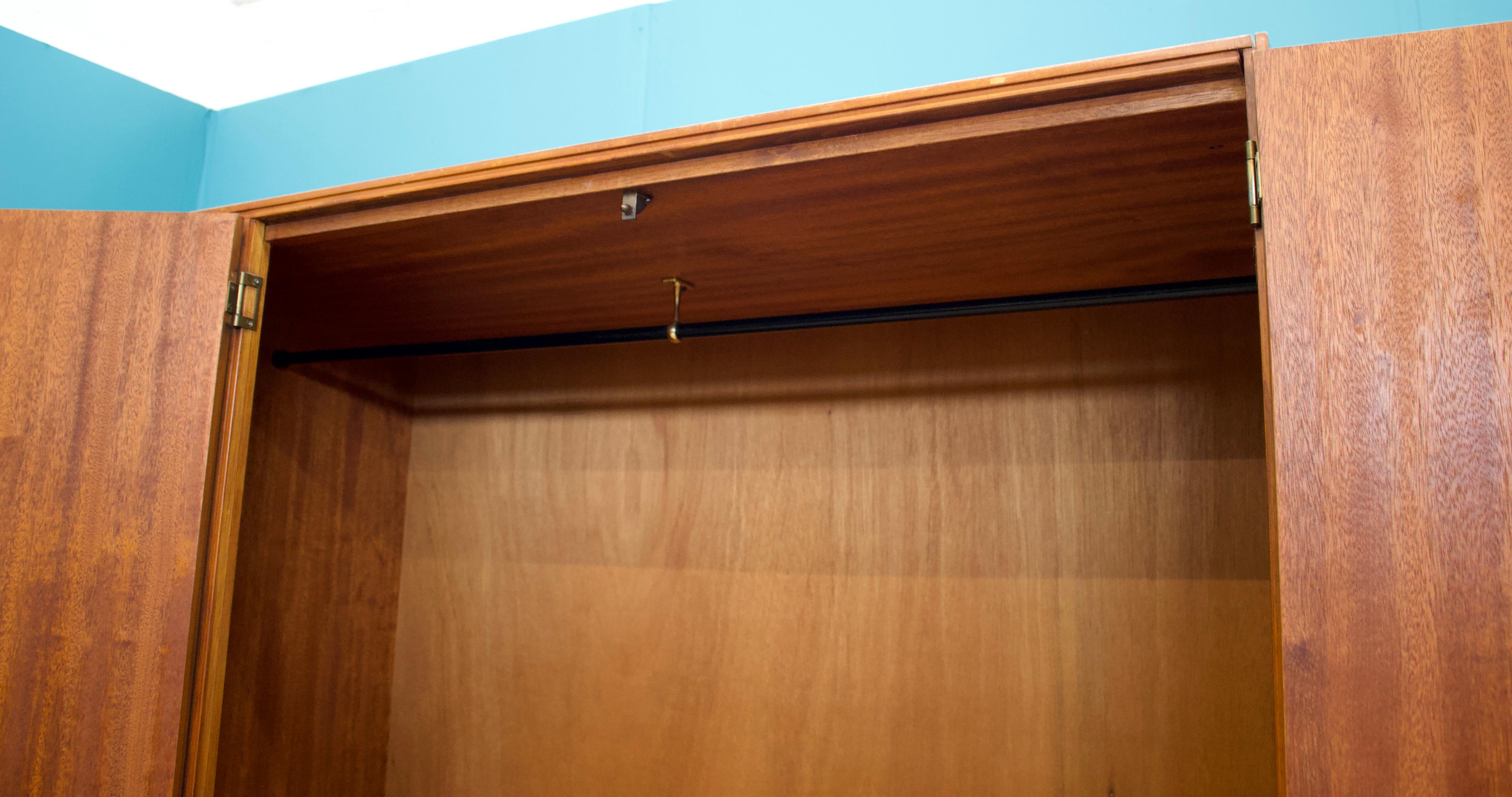 Armadio doppio in teak di Austinsuite, anni '60 in vendita 1