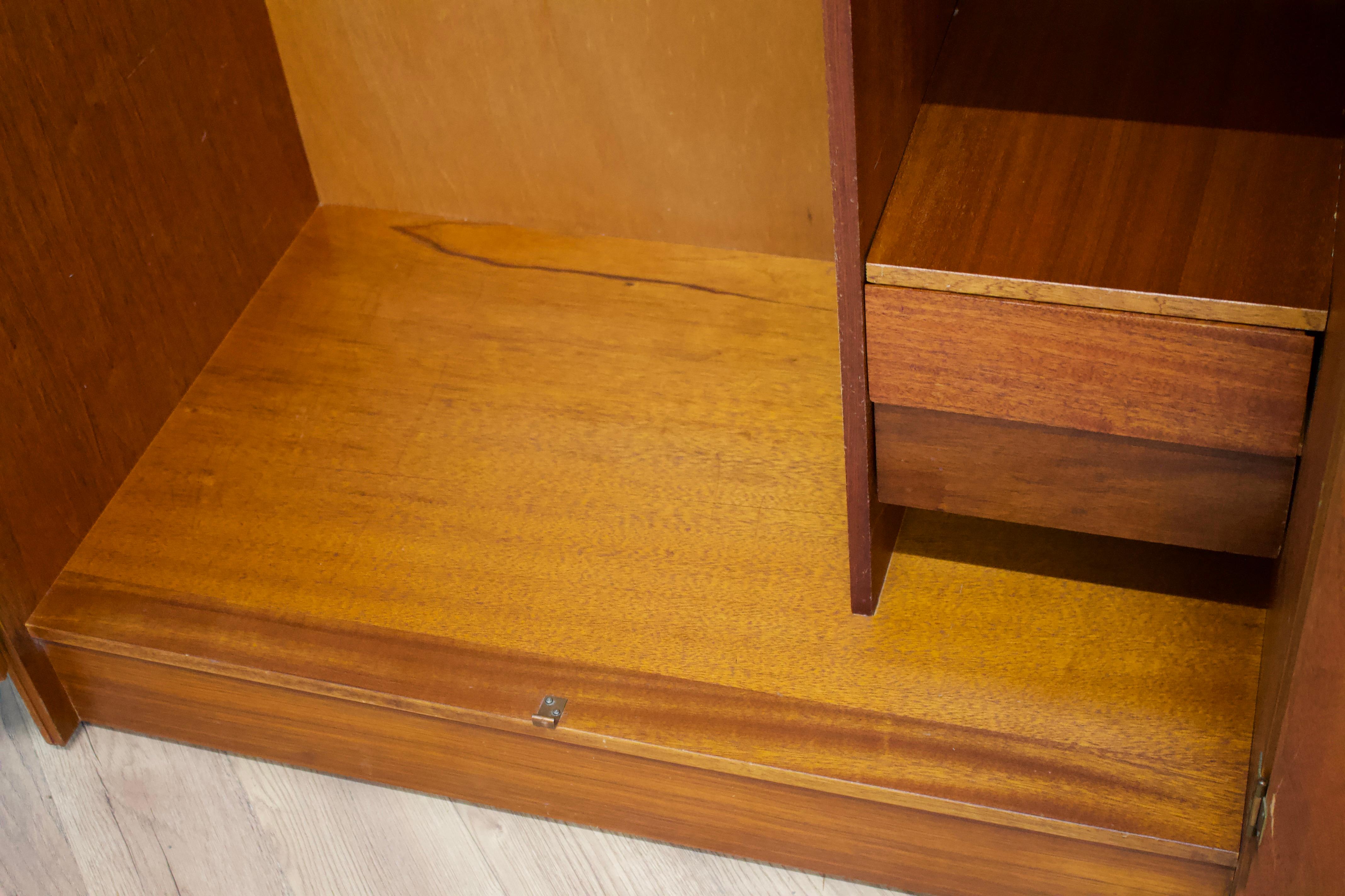 Teak Double Wardrobe from Austinsuite, 1960s For Sale 5