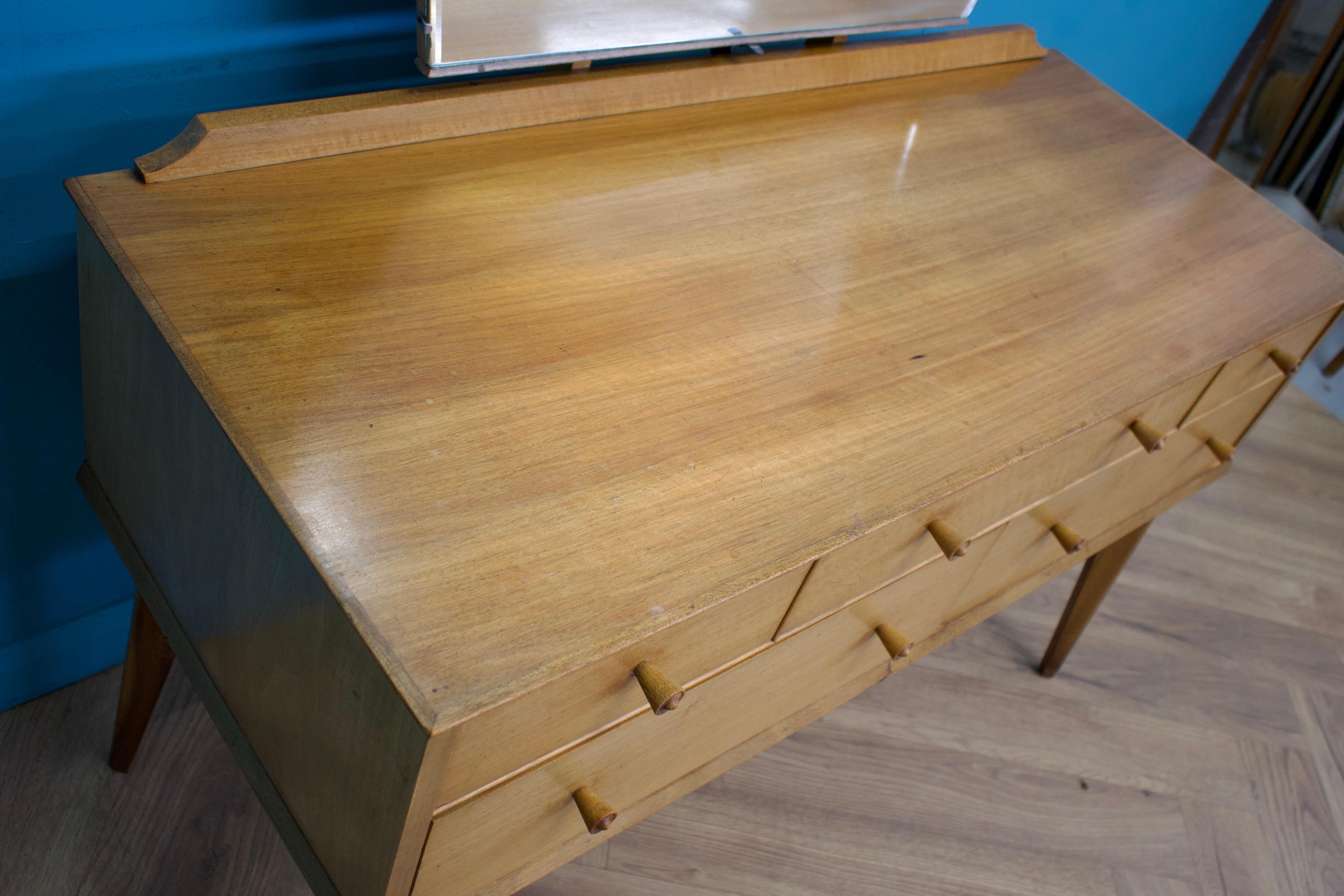 20th Century Mid Century Dressing Table in Walnut by Alfred COX for Heals, 1950s For Sale