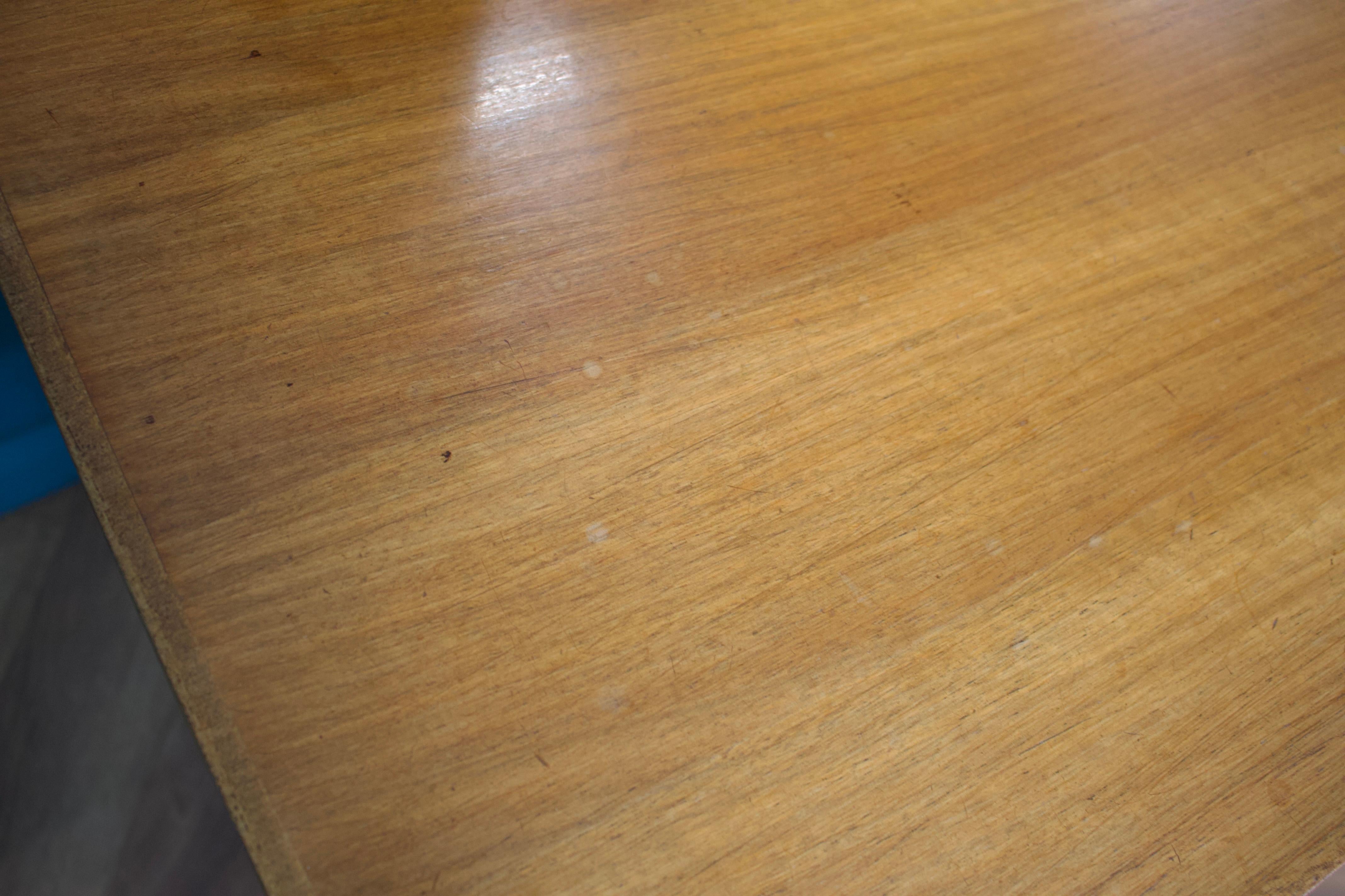 Mid Century Dressing Table in Walnut by Alfred COX for Heals, 1950s For Sale 5
