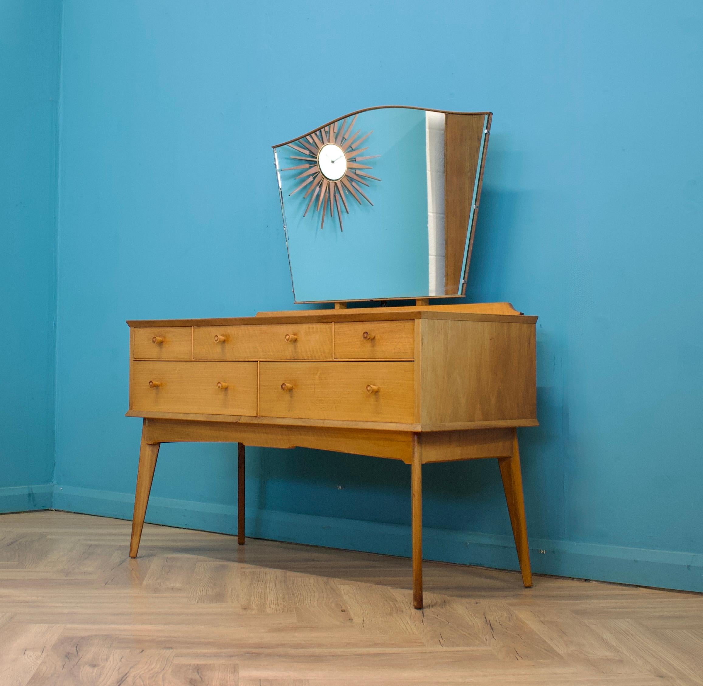 Mid-Century Modern Mid Century Dressing Table in Walnut by Alfred COX for Heals, 1950s For Sale
