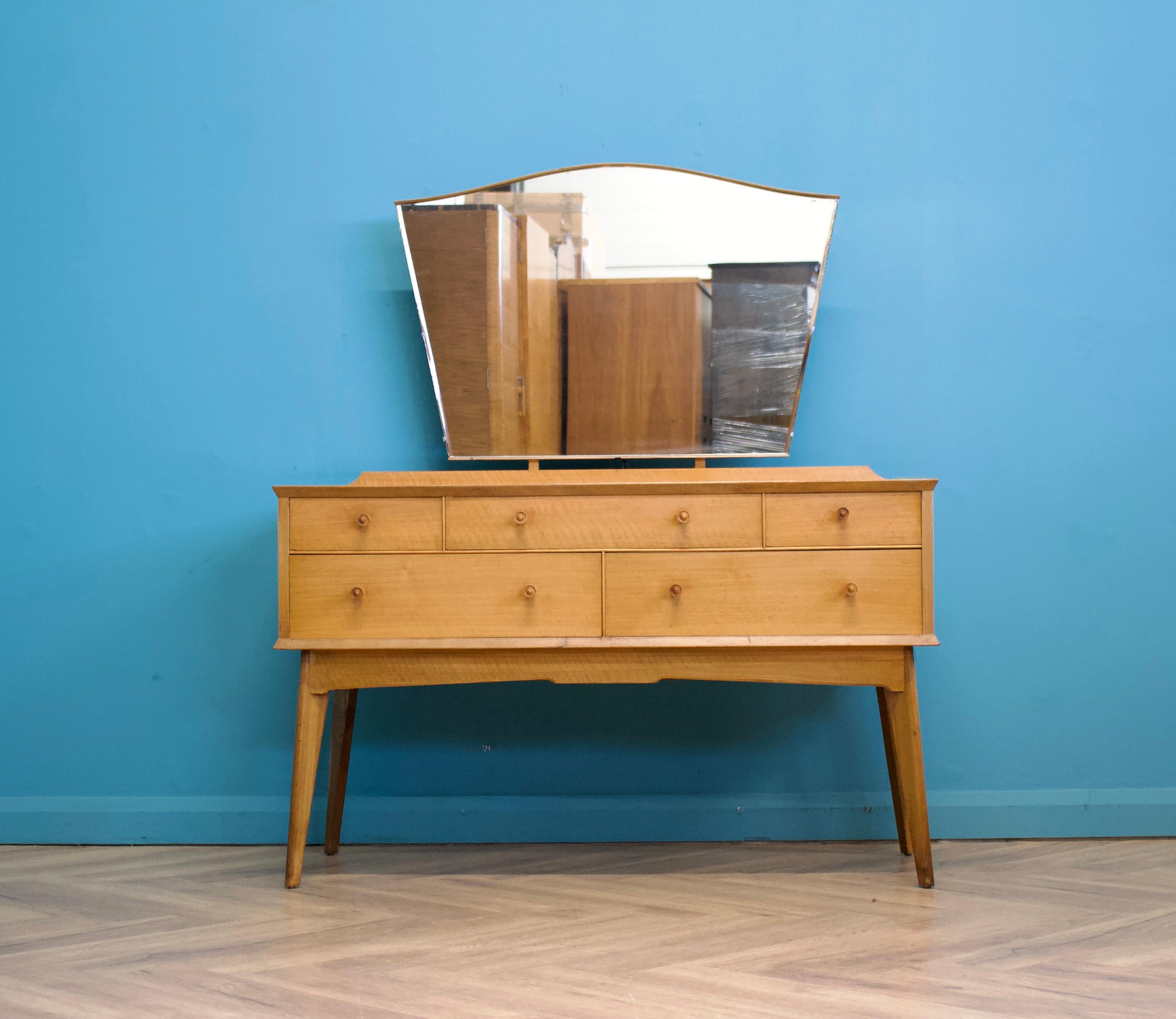 British Mid Century Dressing Table in Walnut by Alfred COX for Heals, 1950s For Sale