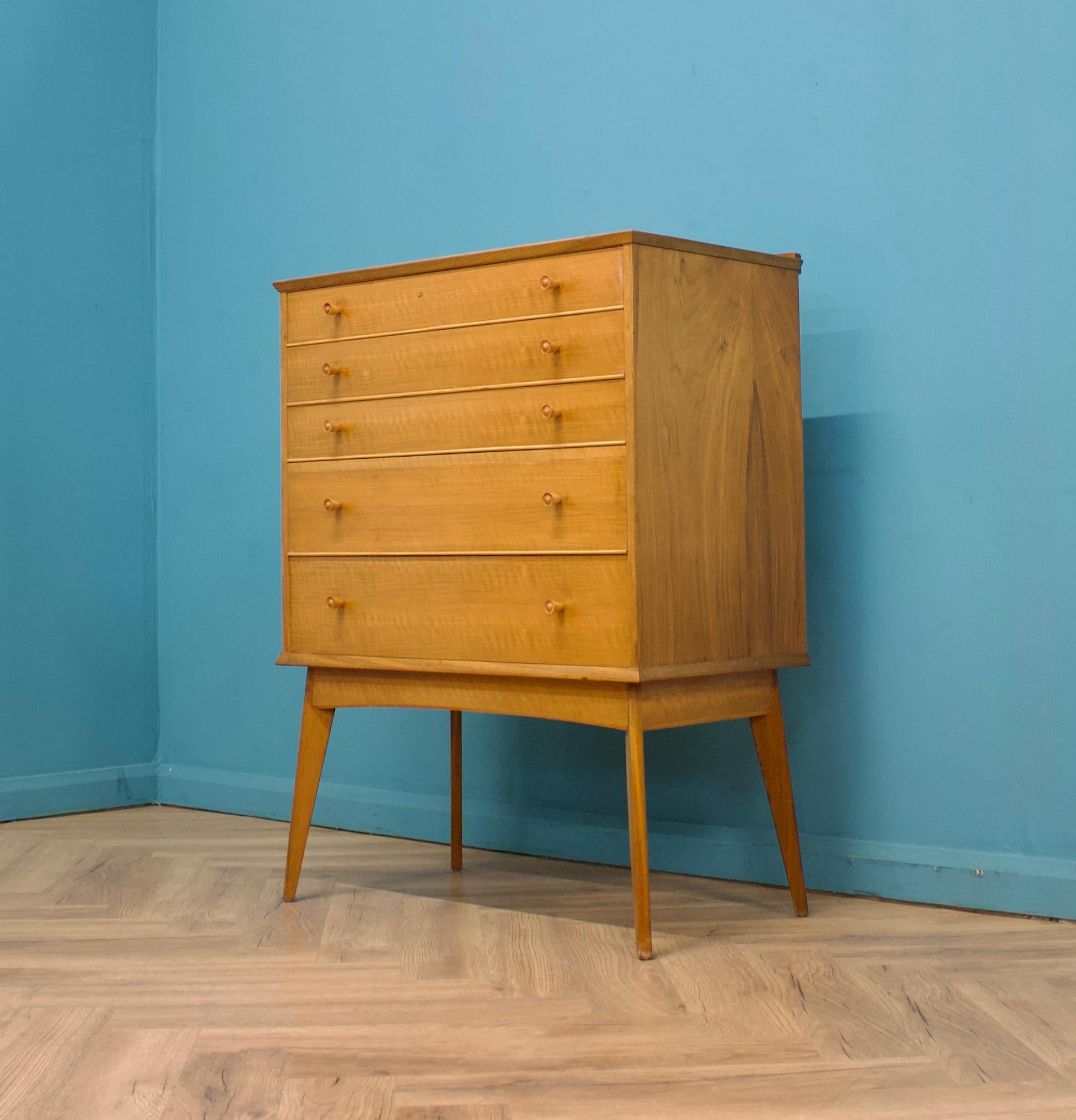 British Mid-Century Walnut Chest of Drawers by Alfred COX for Heals, 1950s For Sale
