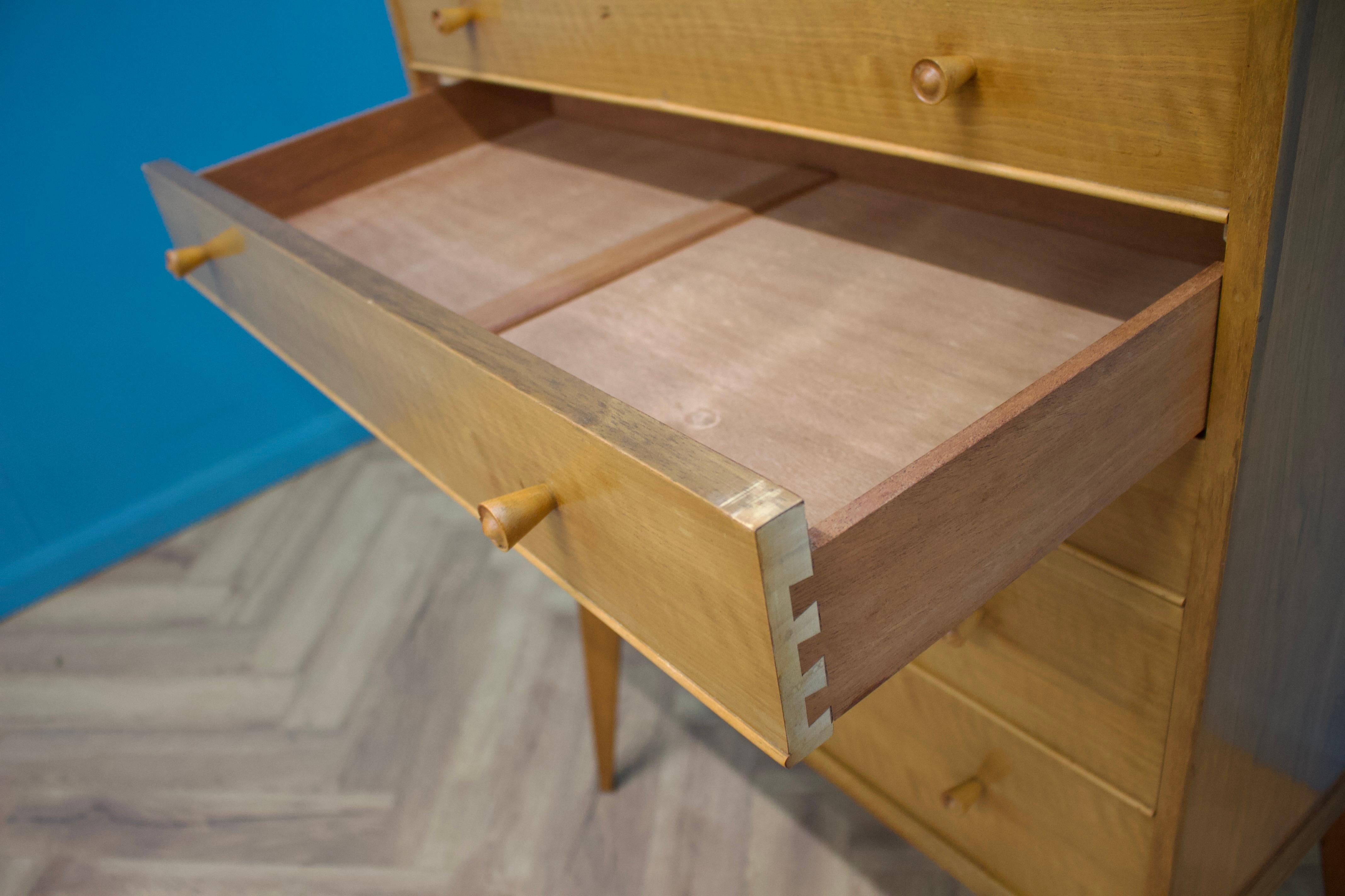 Veneer Mid-Century Walnut Chest of Drawers by Alfred COX for Heals, 1950s For Sale