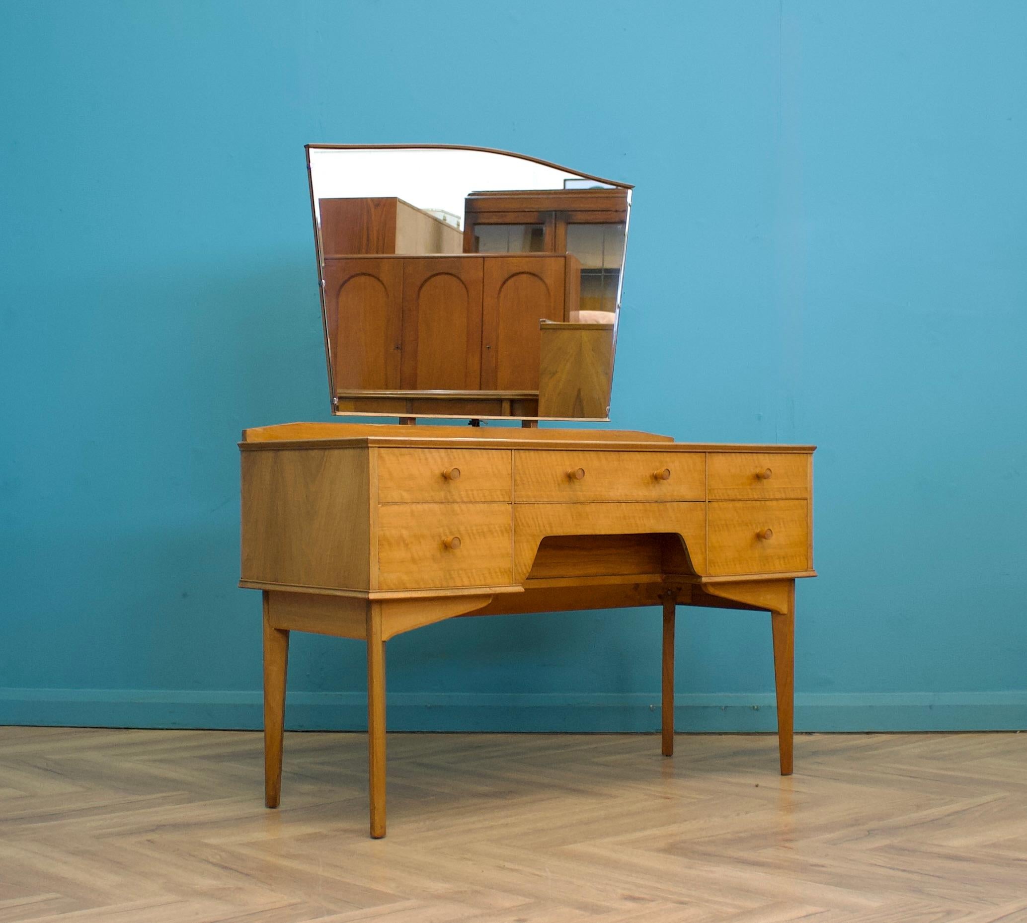 Mid-Century Modern Mid Century Dressing Table in Walnut by Alfred COX for Heals, 1950s For Sale
