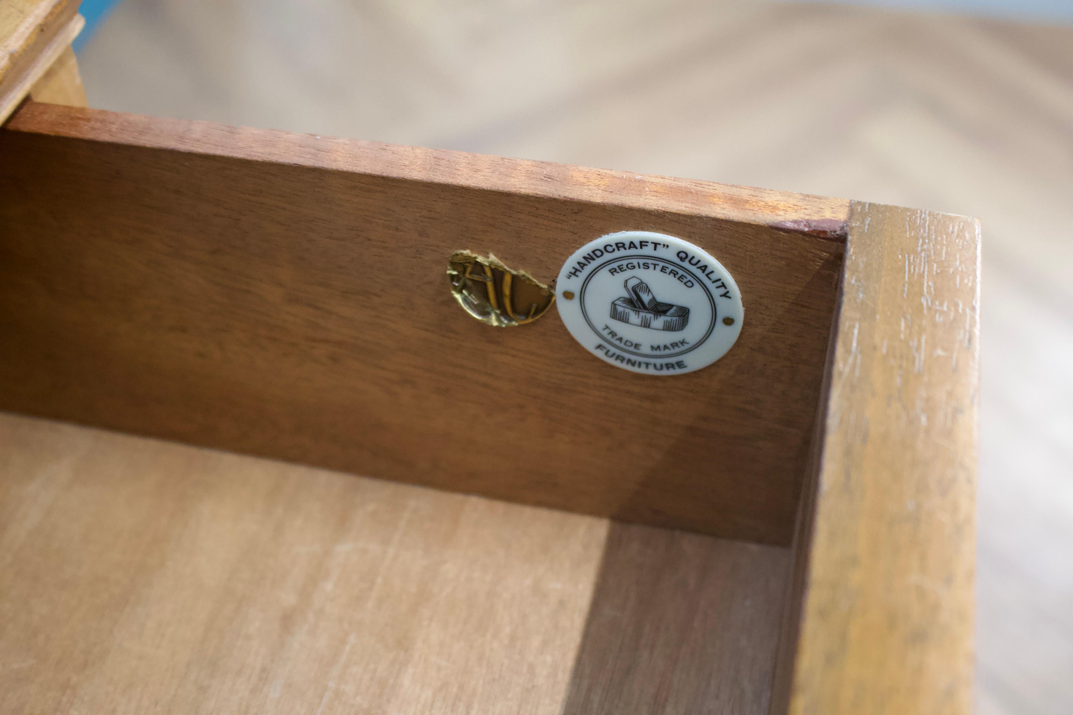 Mid Century Dressing Table in Walnut by Alfred COX for Heals, 1950s For Sale 2