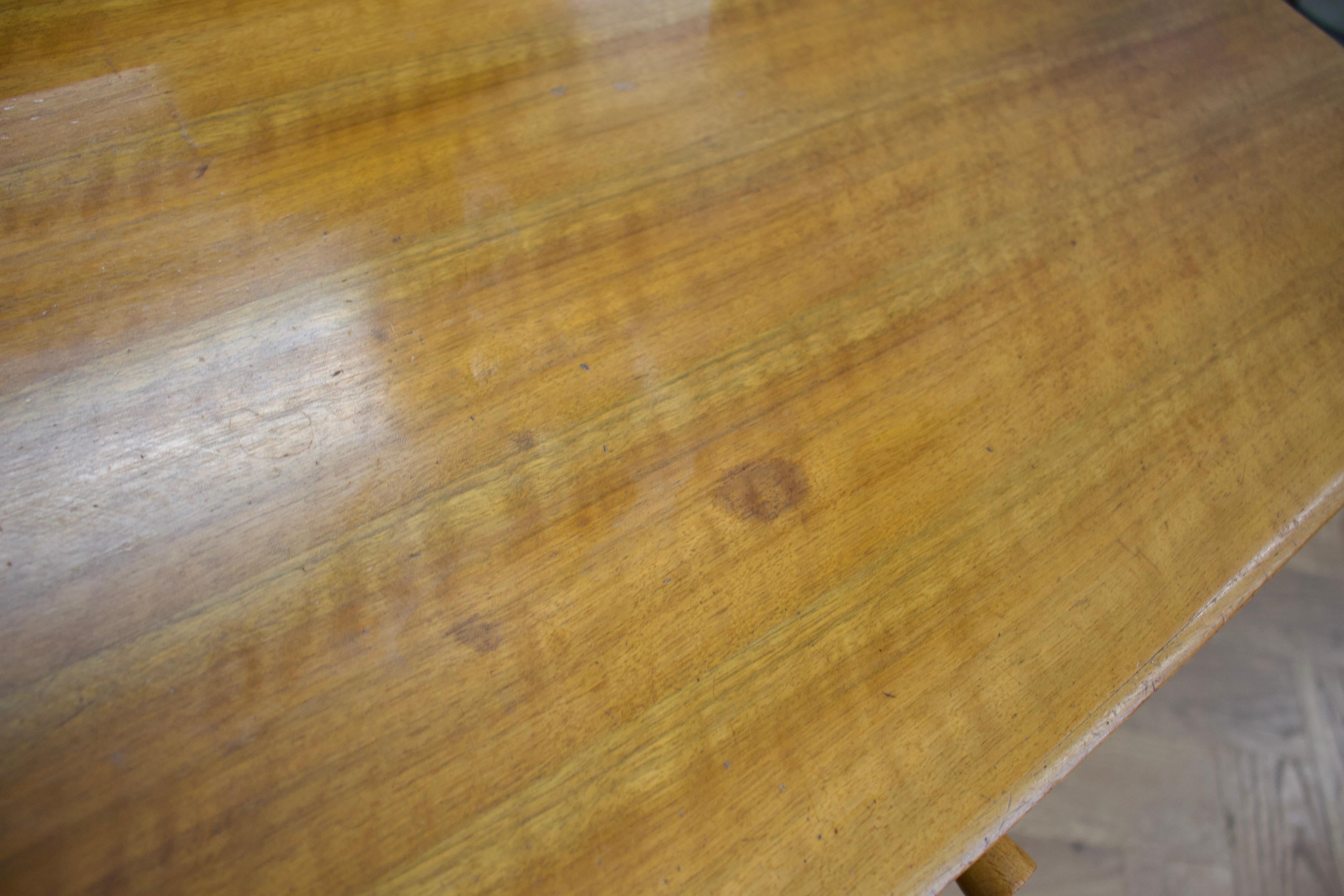 Mid Century Dressing Table in Walnut by Alfred COX for Heals, 1950s For Sale 3