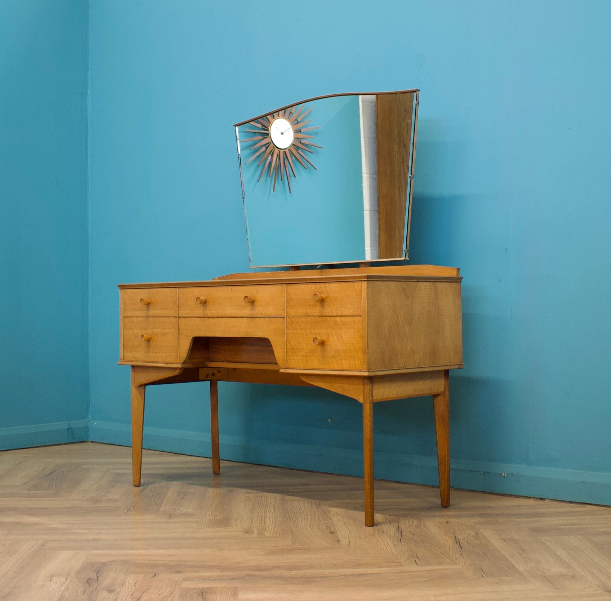 British Mid Century Dressing Table in Walnut by Alfred COX for Heals, 1950s For Sale