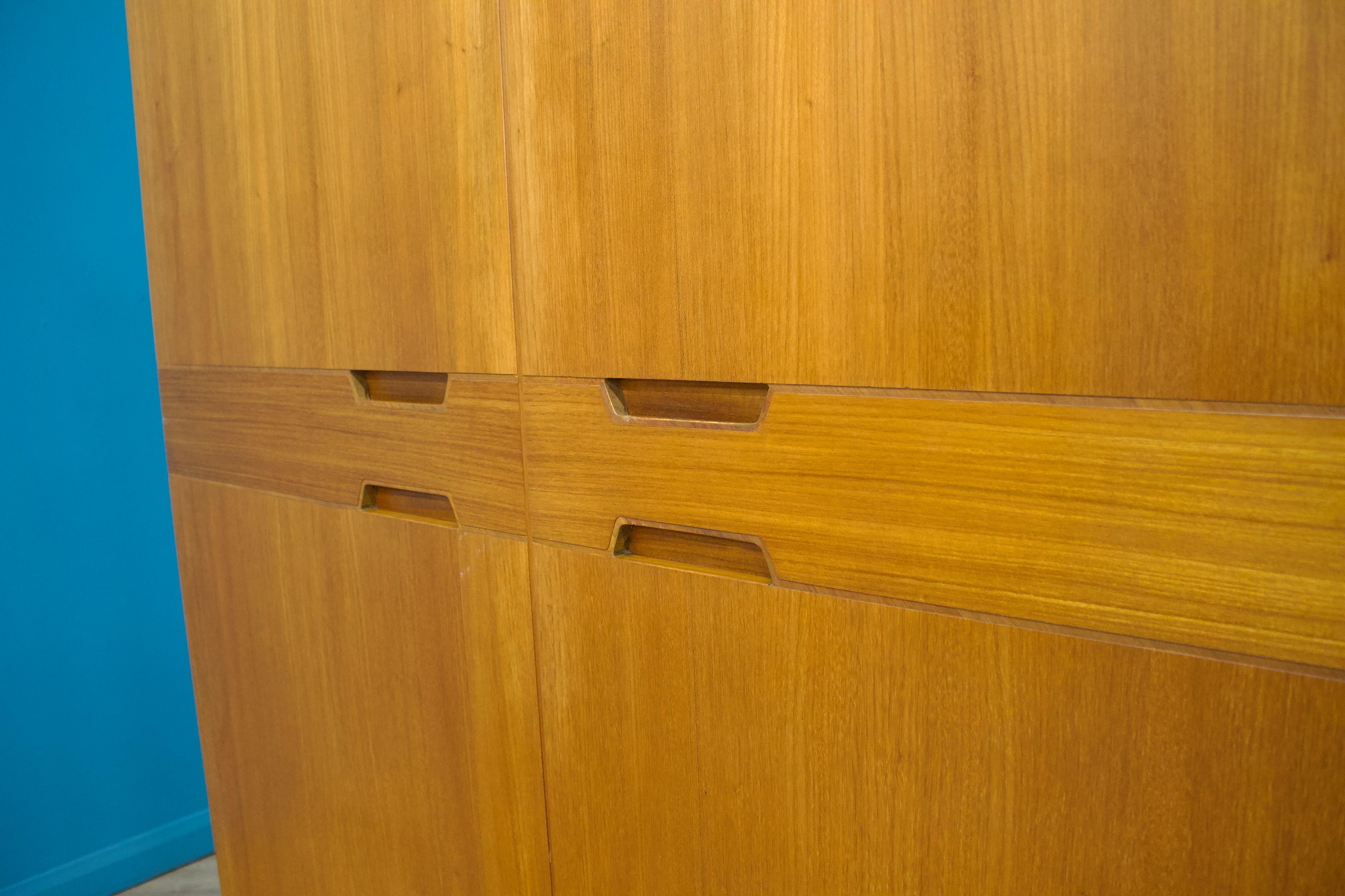 Armadio in teak di Uniflex, anni '60 in vendita 2